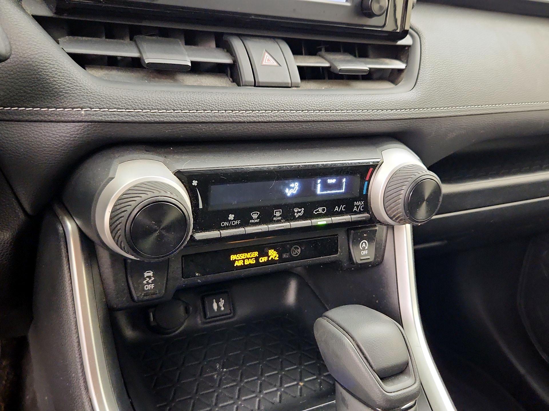 Thumbnail: 2019 Toyota RAV4 - 16