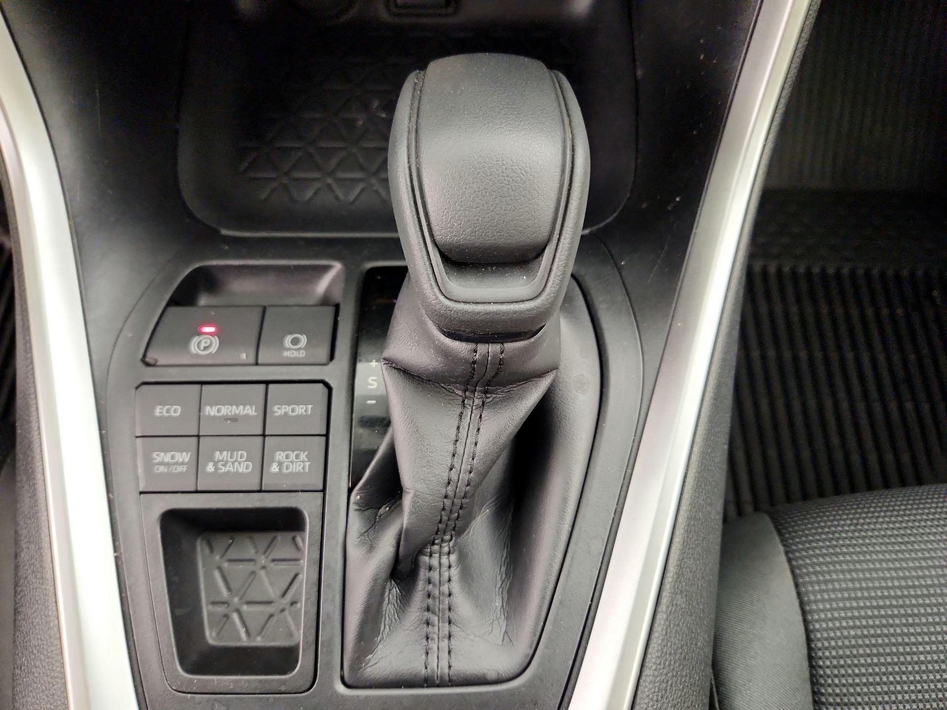 Thumbnail: 2019 Toyota RAV4 - 17