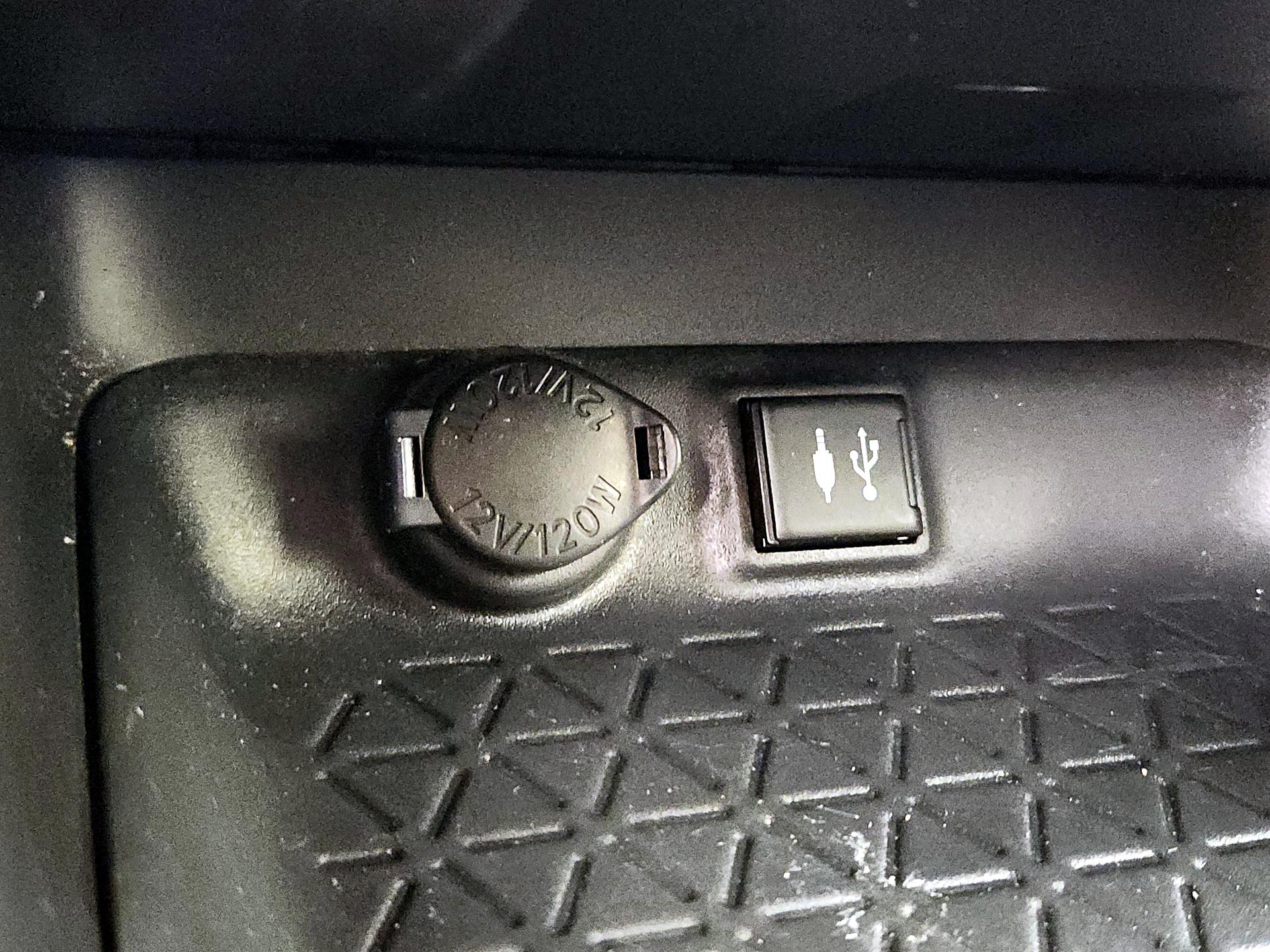 Thumbnail: 2019 Toyota RAV4 - 18