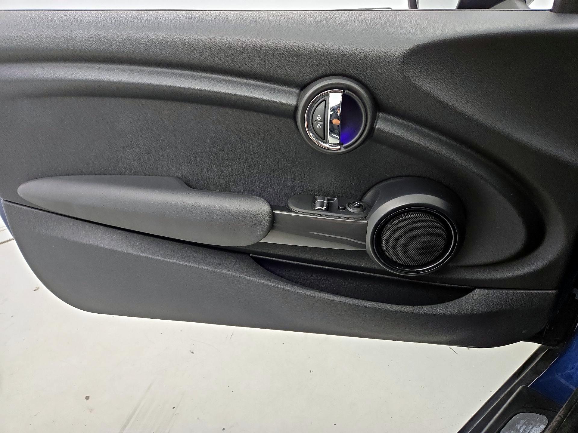 Thumbnail: 2015 MINI Cooper Hardtop - 12