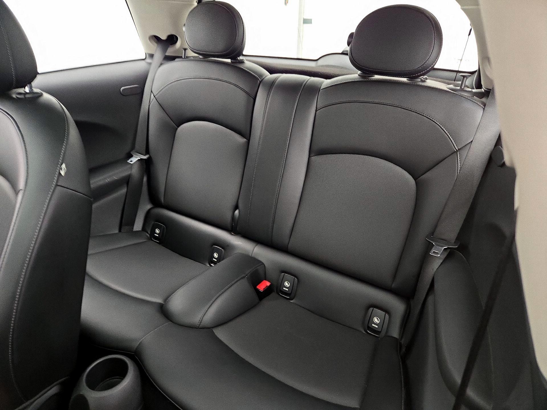 Thumbnail: 2015 MINI Cooper Hardtop - 19