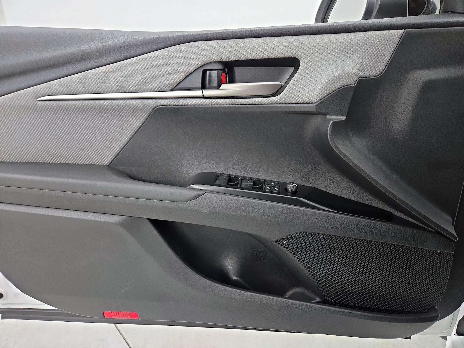 2025 Toyota Camry SE - Photo 13