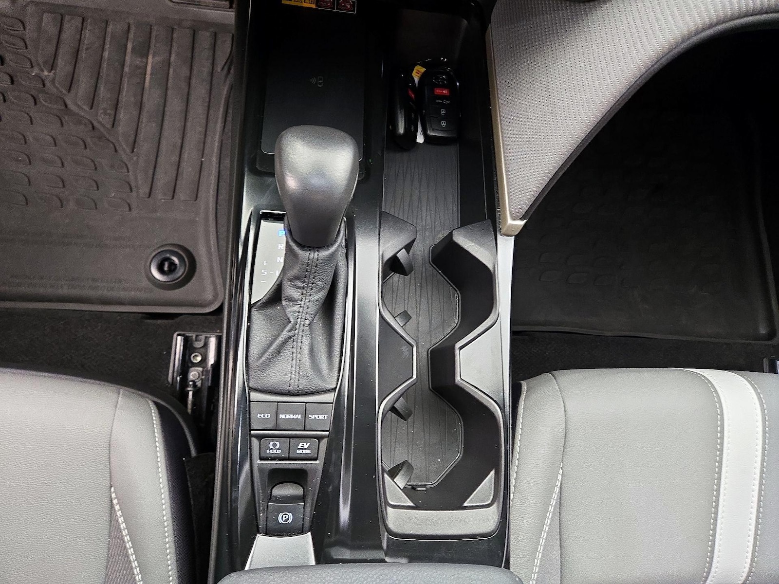 2025 Toyota Camry SE - Photo 19