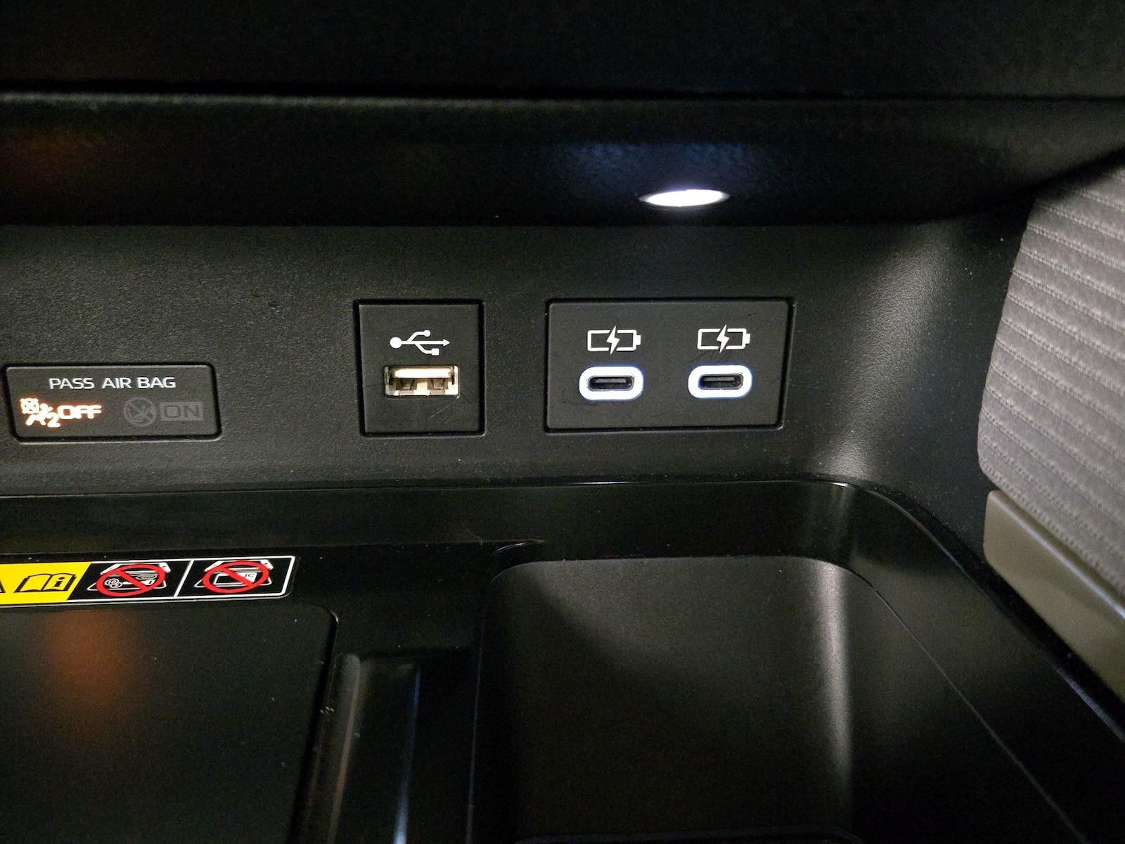 2025 Toyota Camry SE - Photo 20