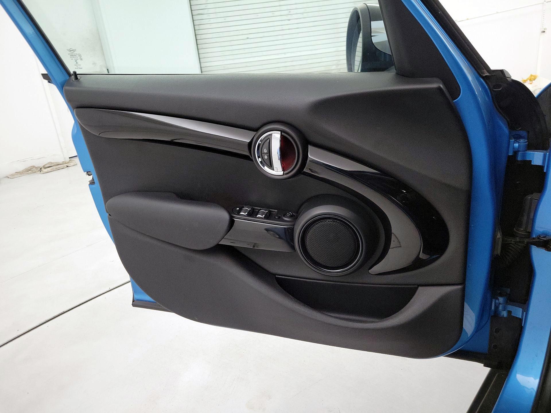 Thumbnail: 2019 MINI Cooper Hardtop - 12