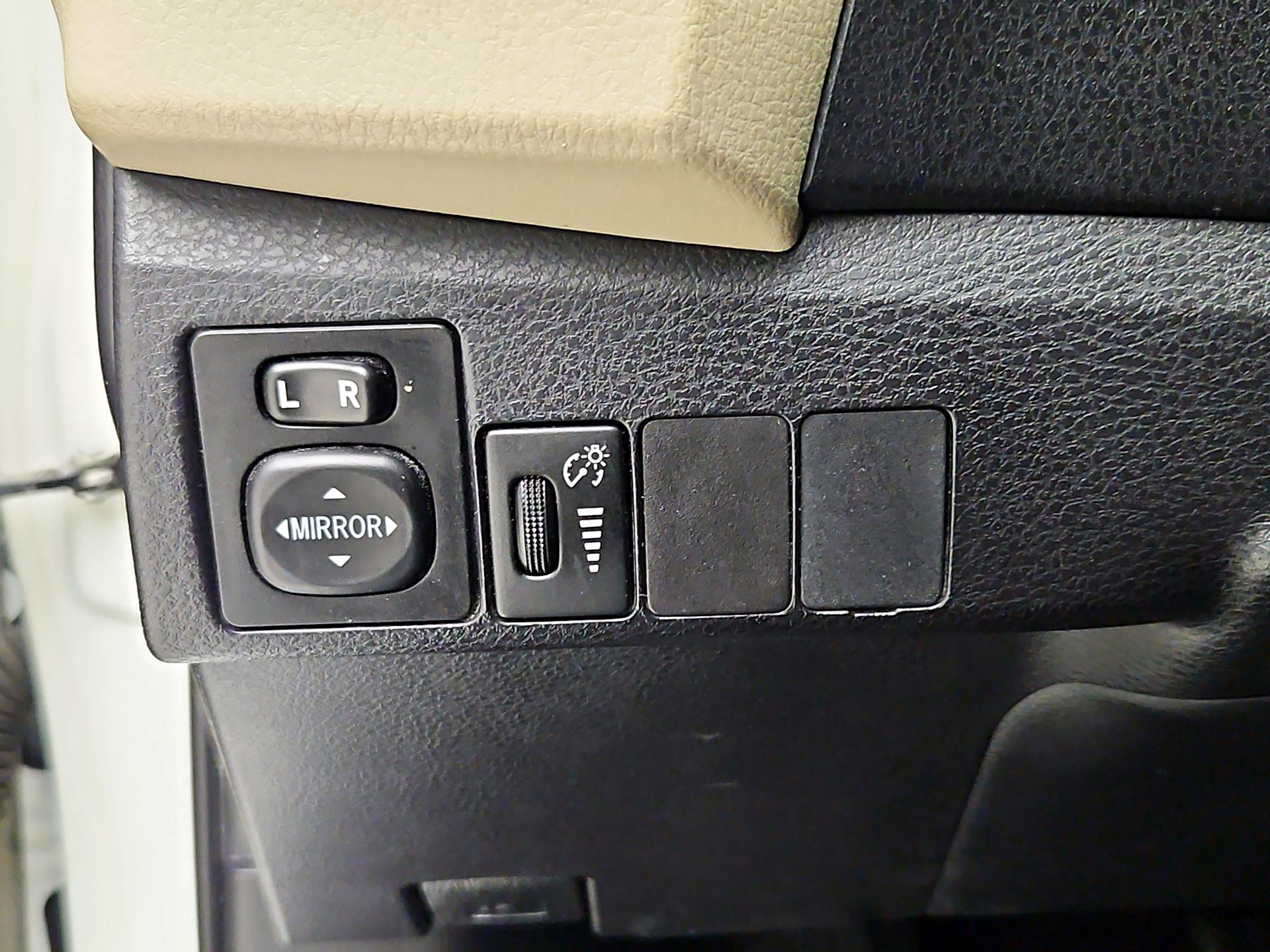 Thumbnail: 2014 Toyota Corolla - 13