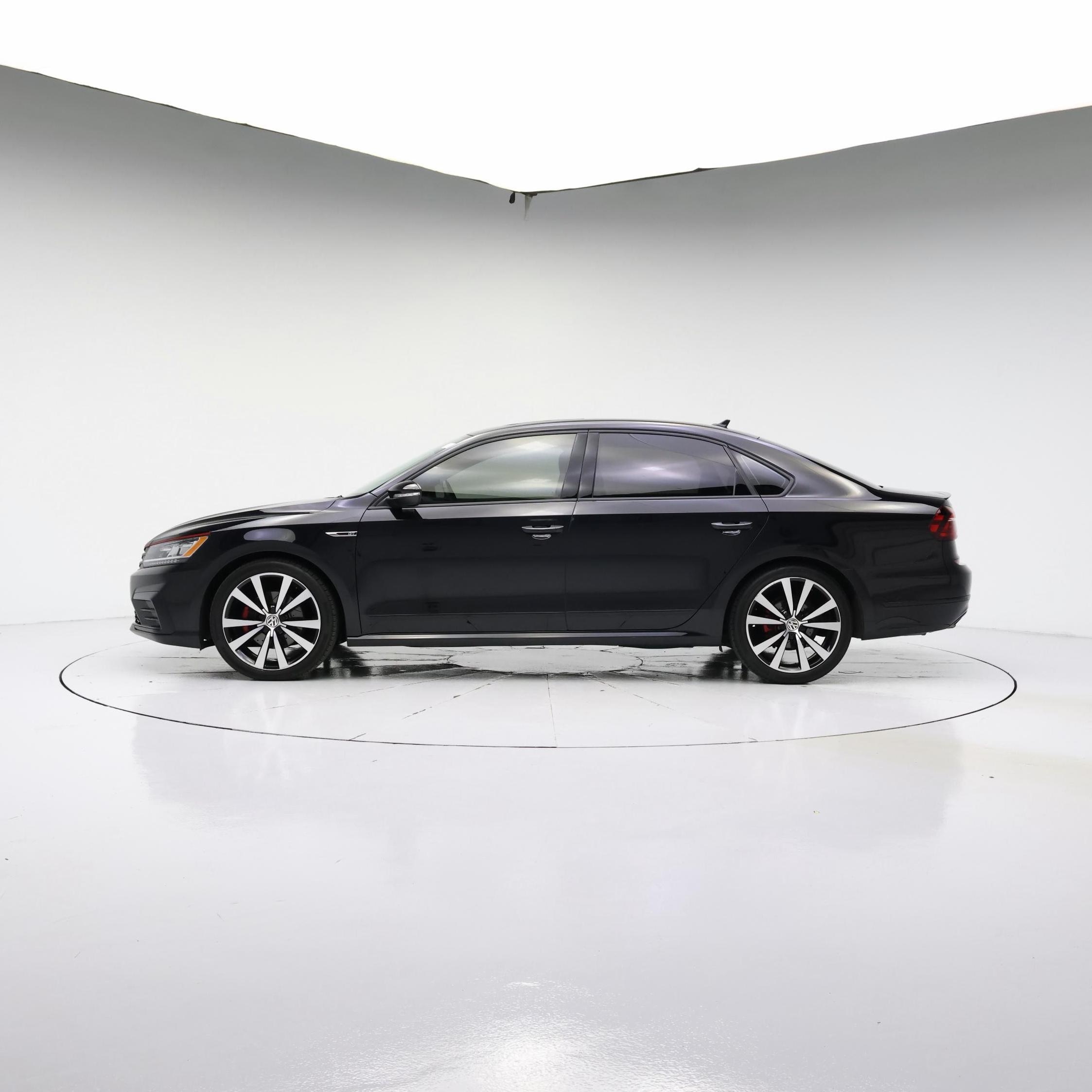 Thumbnail: 2018 Volkswagen Passat - 3