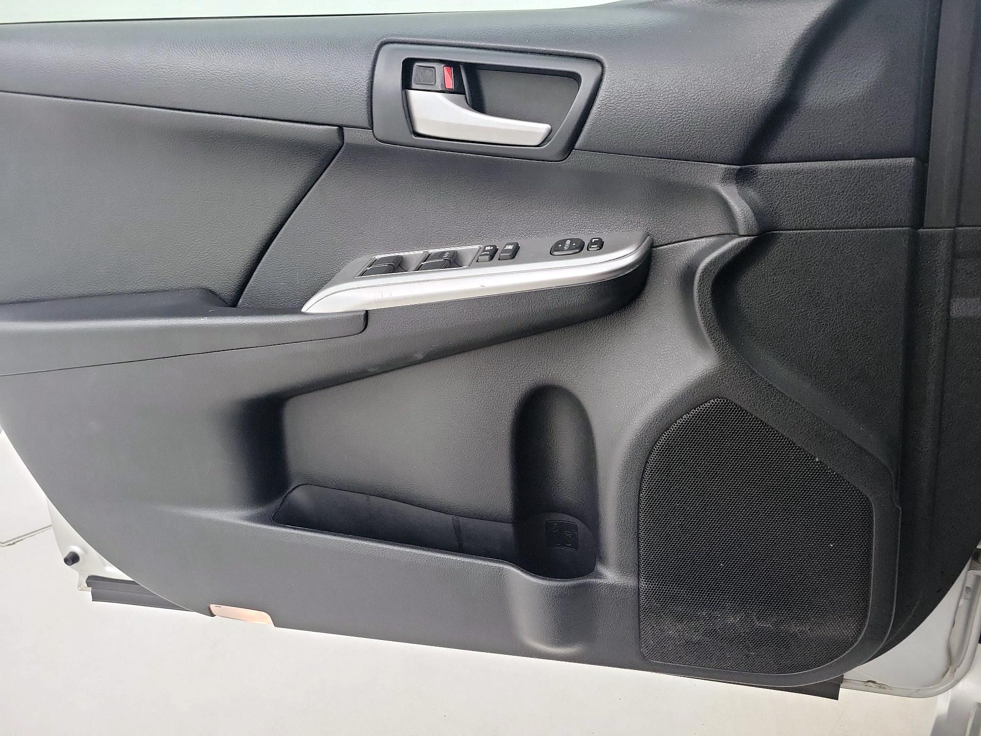 Thumbnail: 2014 Toyota Camry - 12