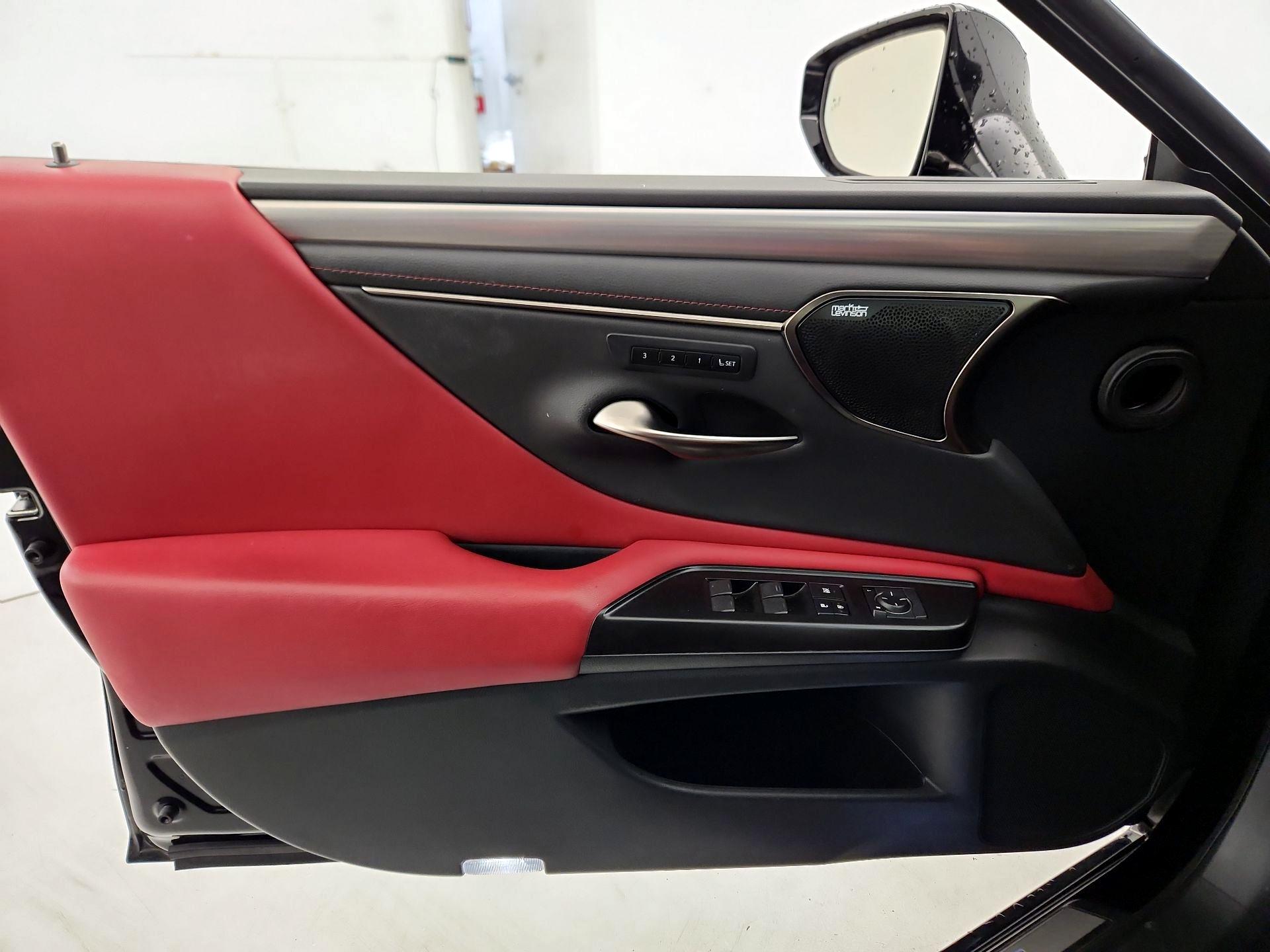 Thumbnail: 2019 Lexus ES - 12