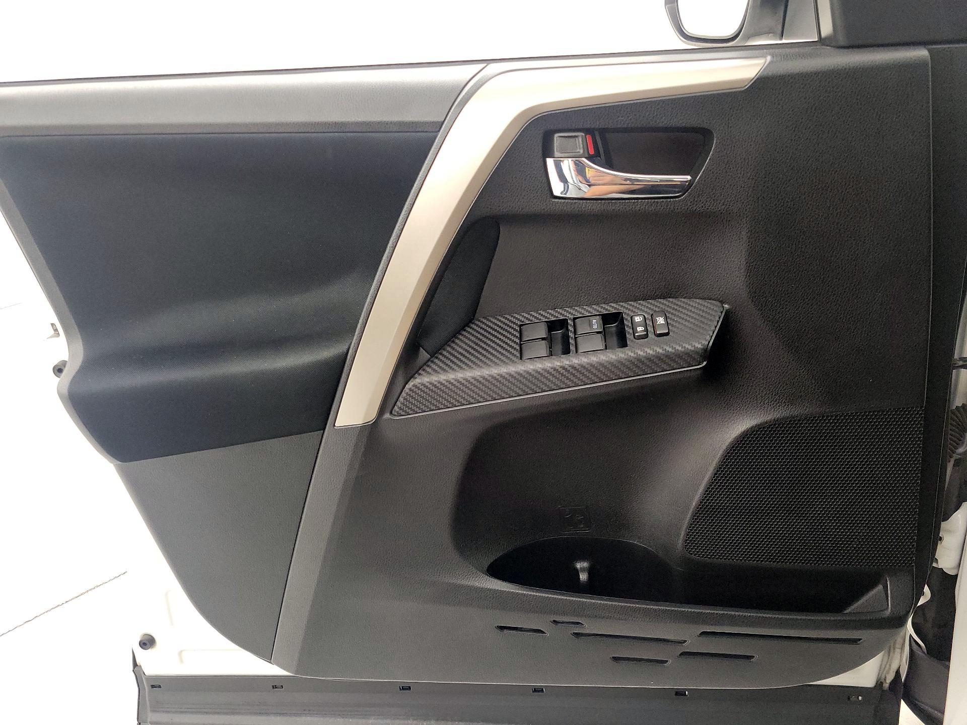Thumbnail: 2015 Toyota RAV4 - 12