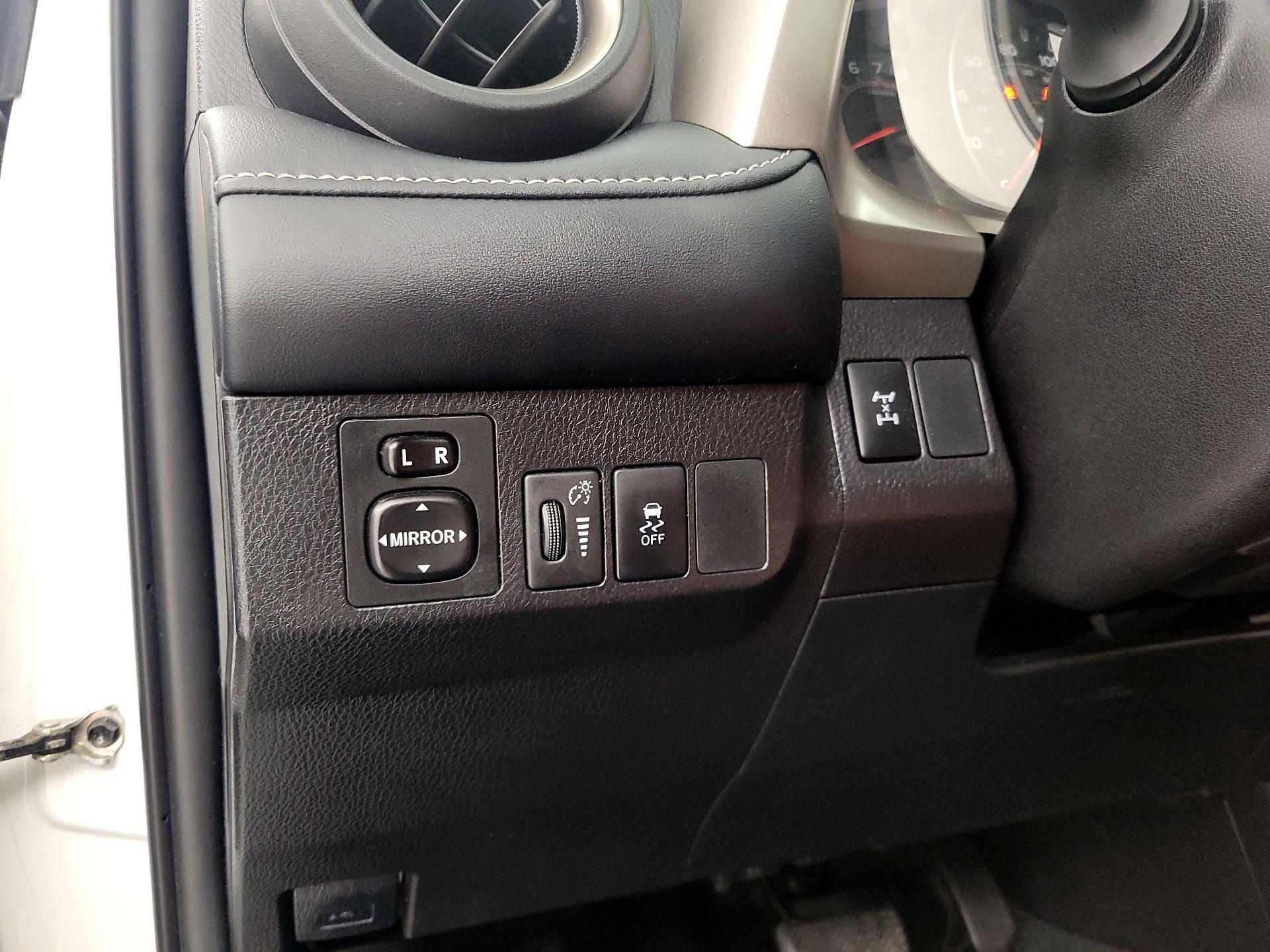Thumbnail: 2015 Toyota RAV4 - 13