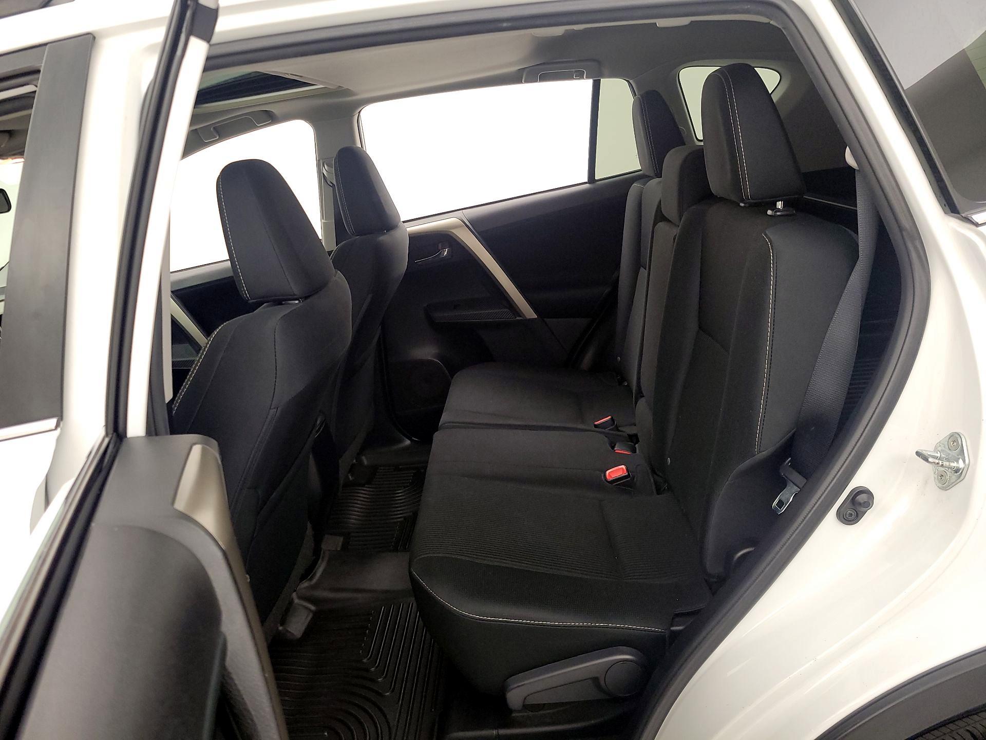 Thumbnail: 2015 Toyota RAV4 - 20