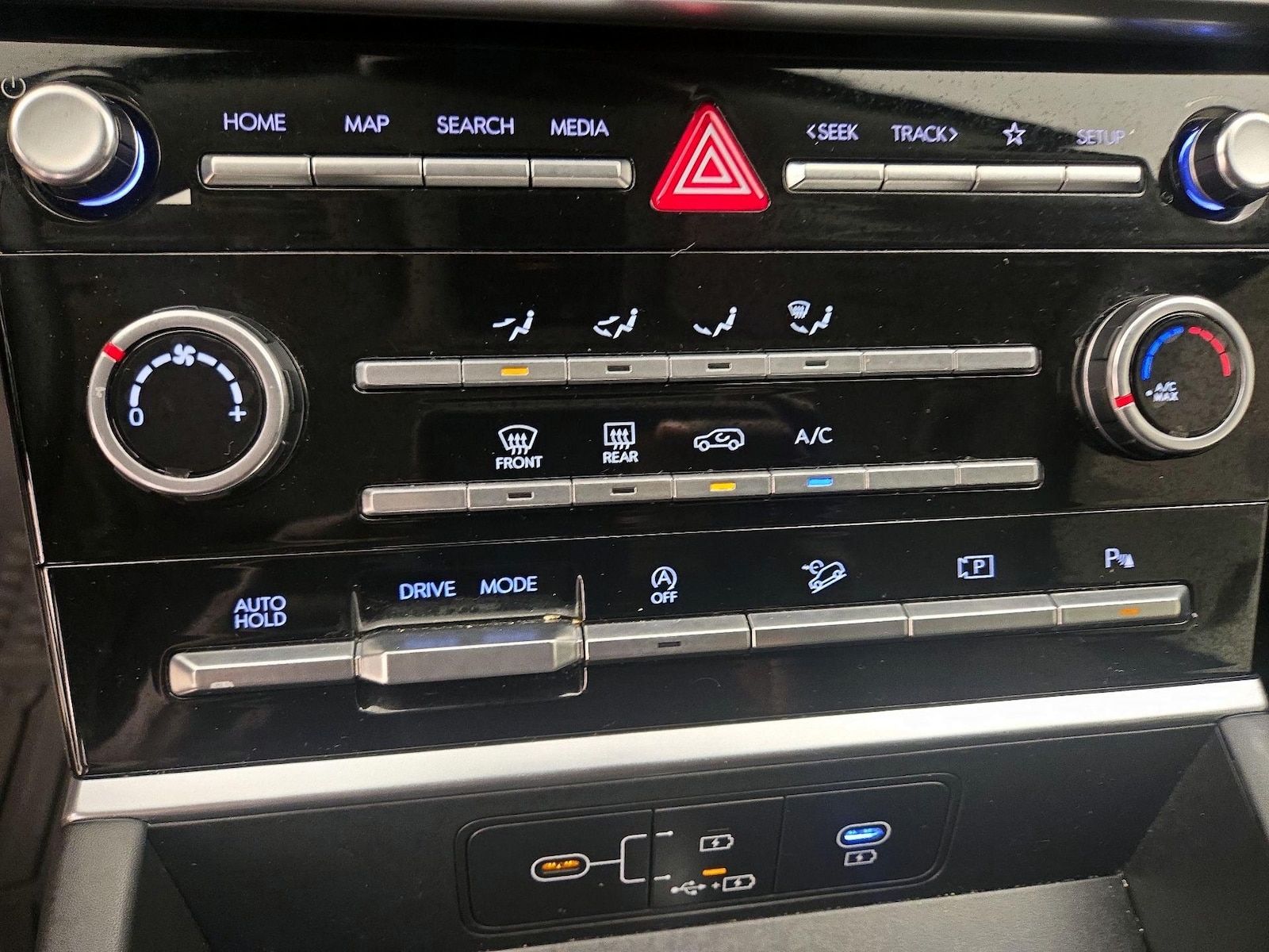 2025 Hyundai Santa Fe SE - Photo 17
