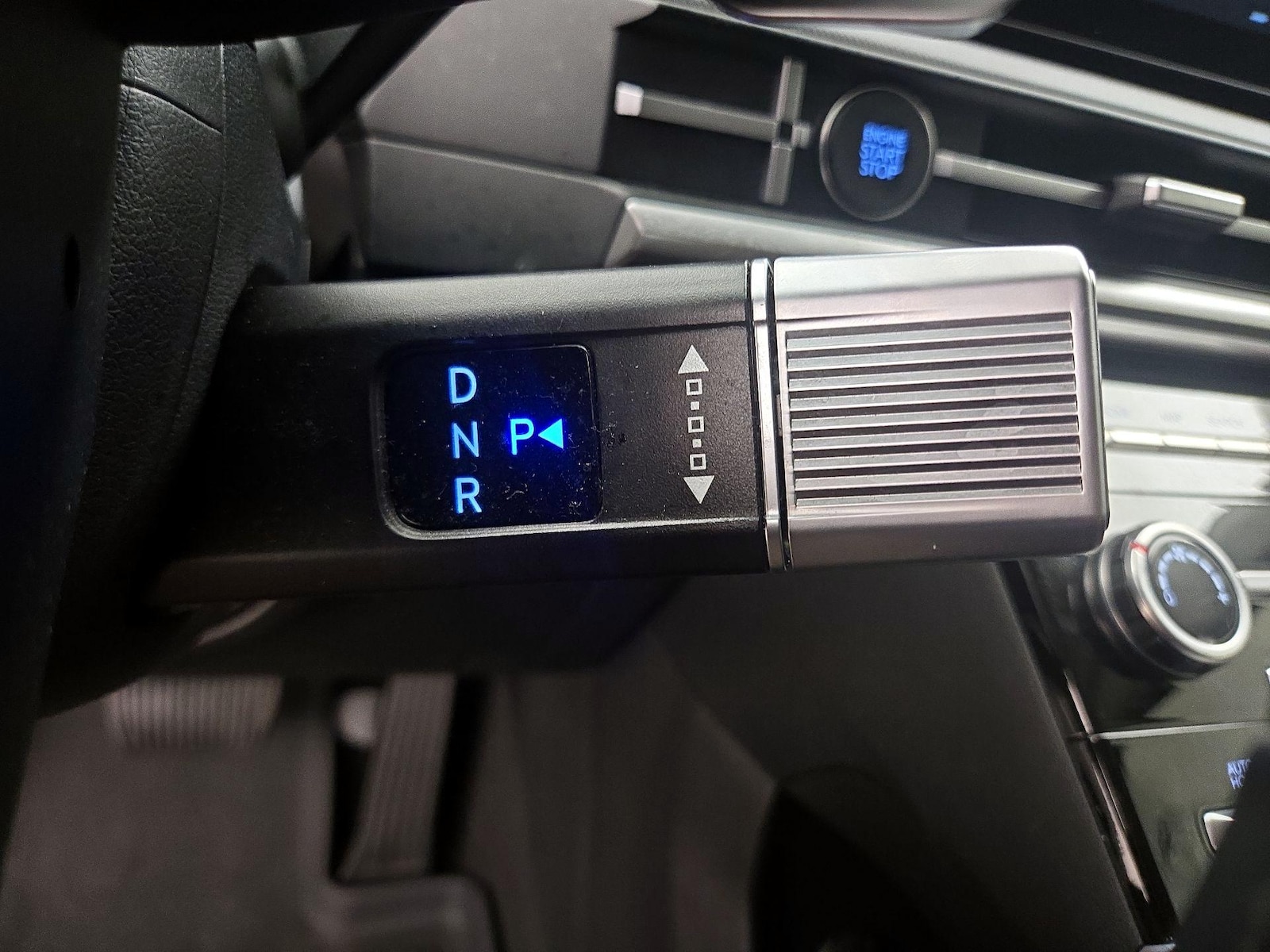 2025 Hyundai Santa Fe SE - Photo 18