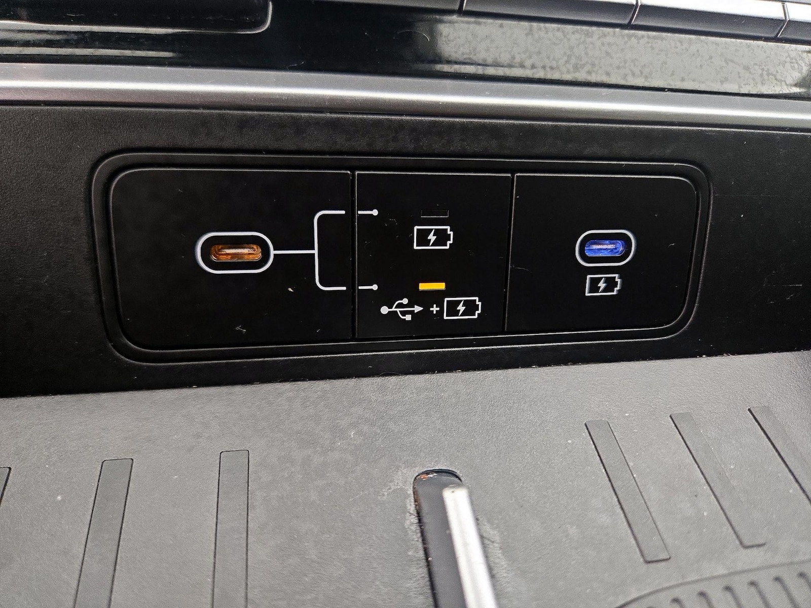2025 Hyundai Santa Fe SE - Photo 19