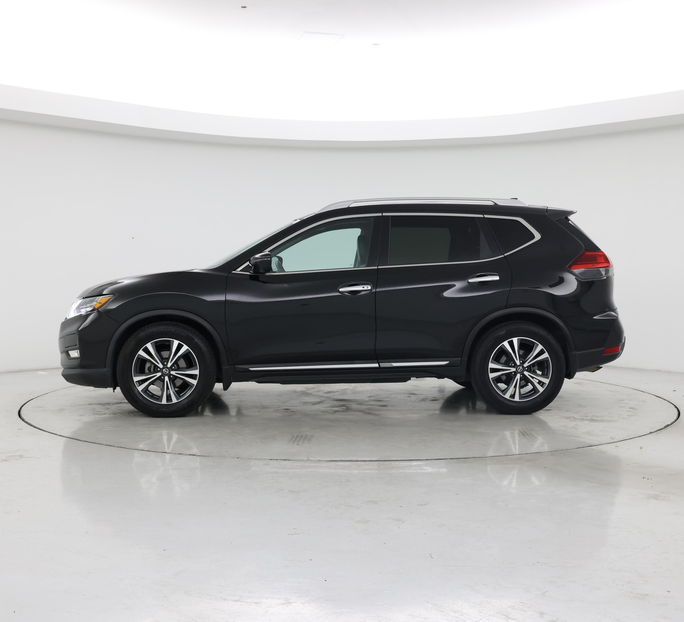 Thumbnail: 2017 Nissan Rogue - 3