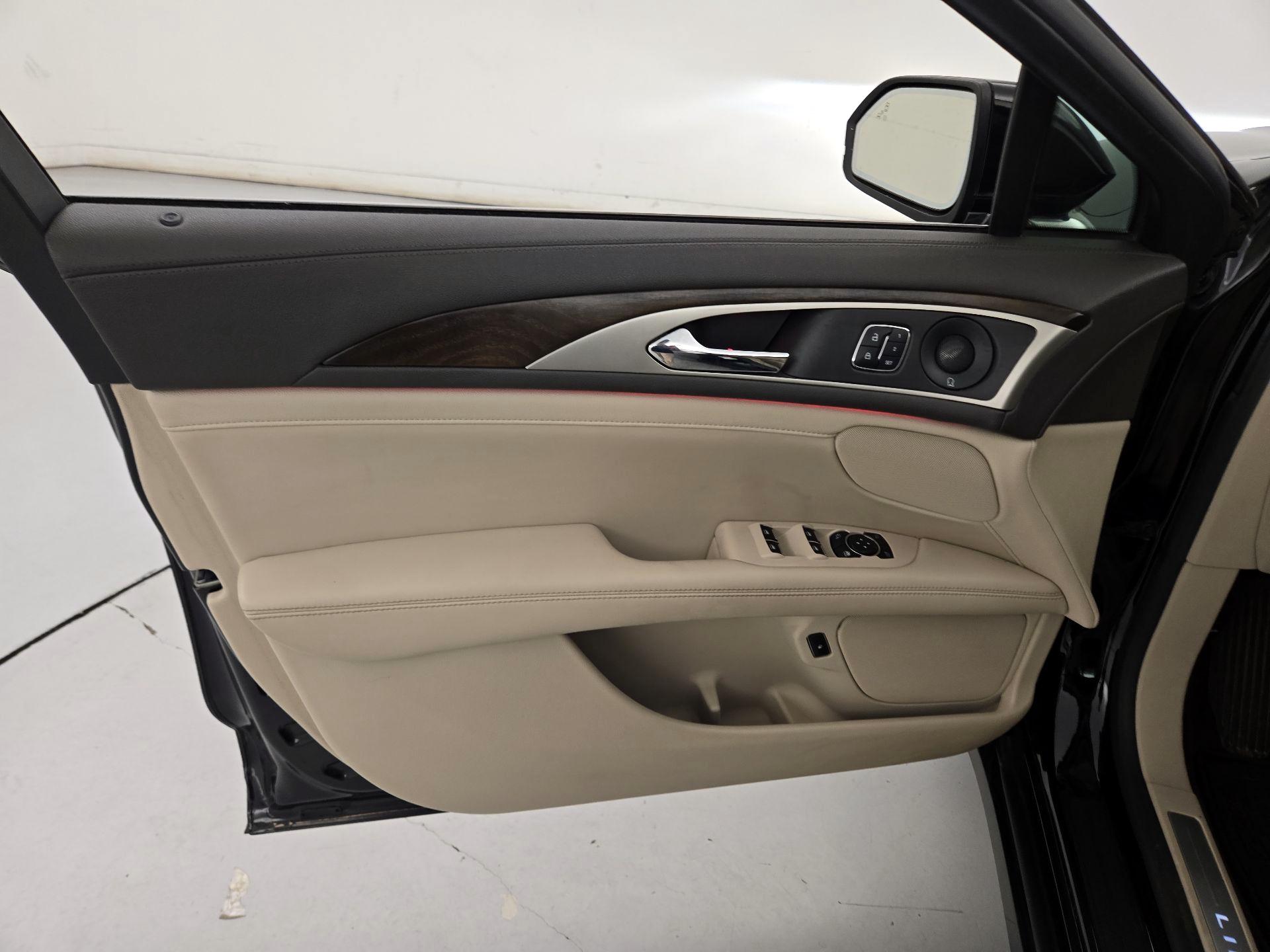 Thumbnail: 2017 Lincoln MKZ - 12