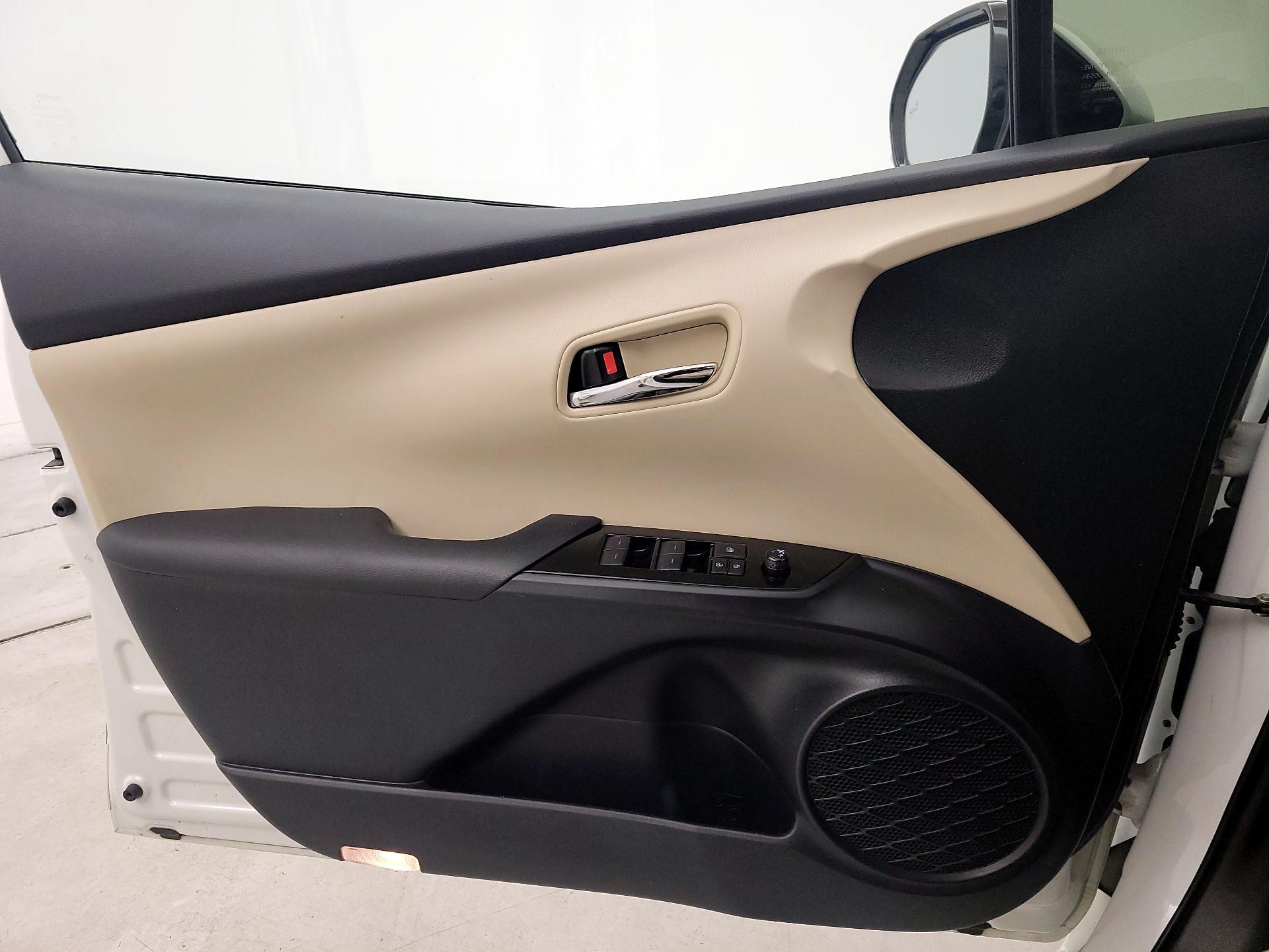Thumbnail: 2020 Toyota Prius - 12