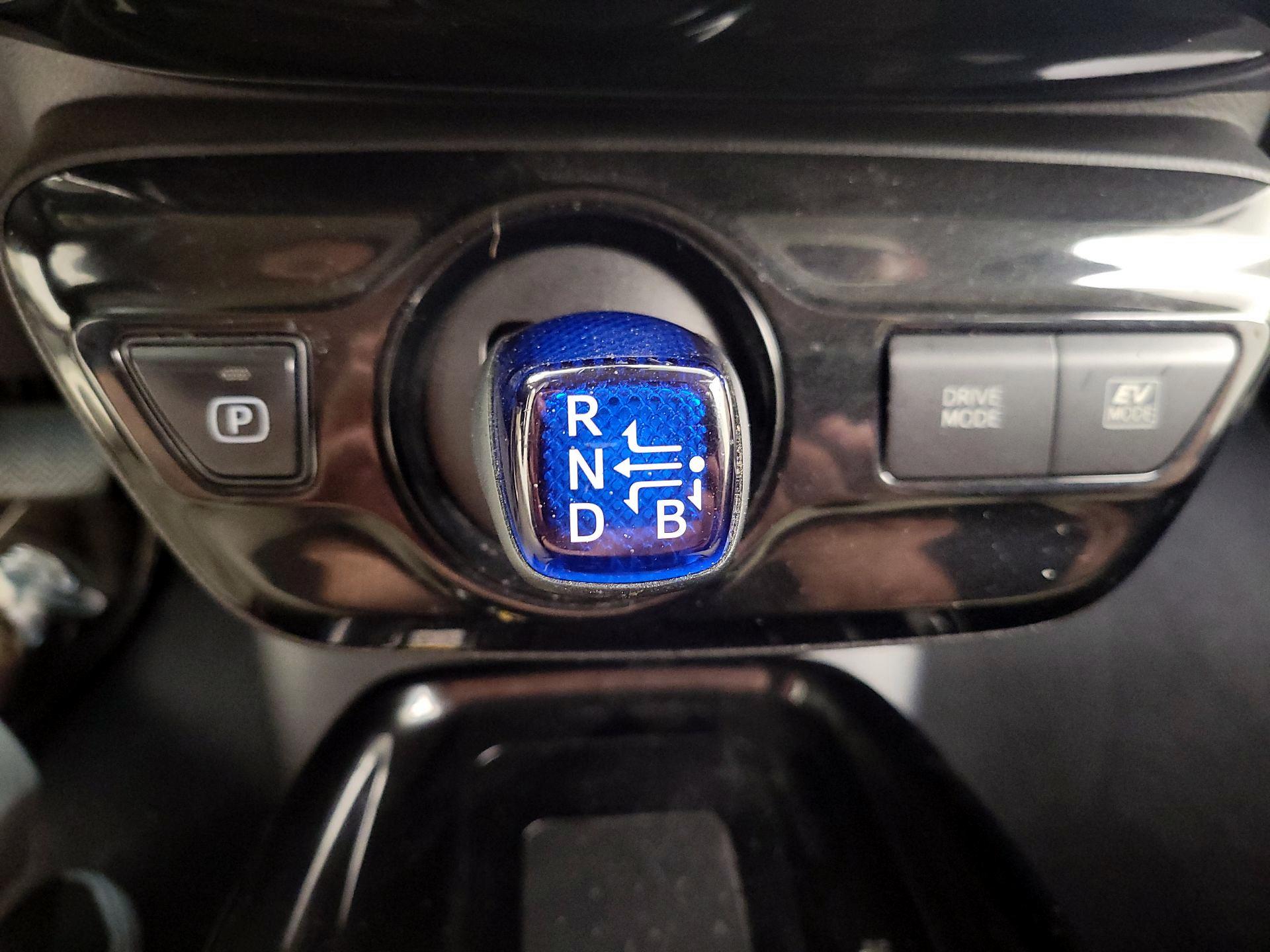 Thumbnail: 2020 Toyota Prius - 17
