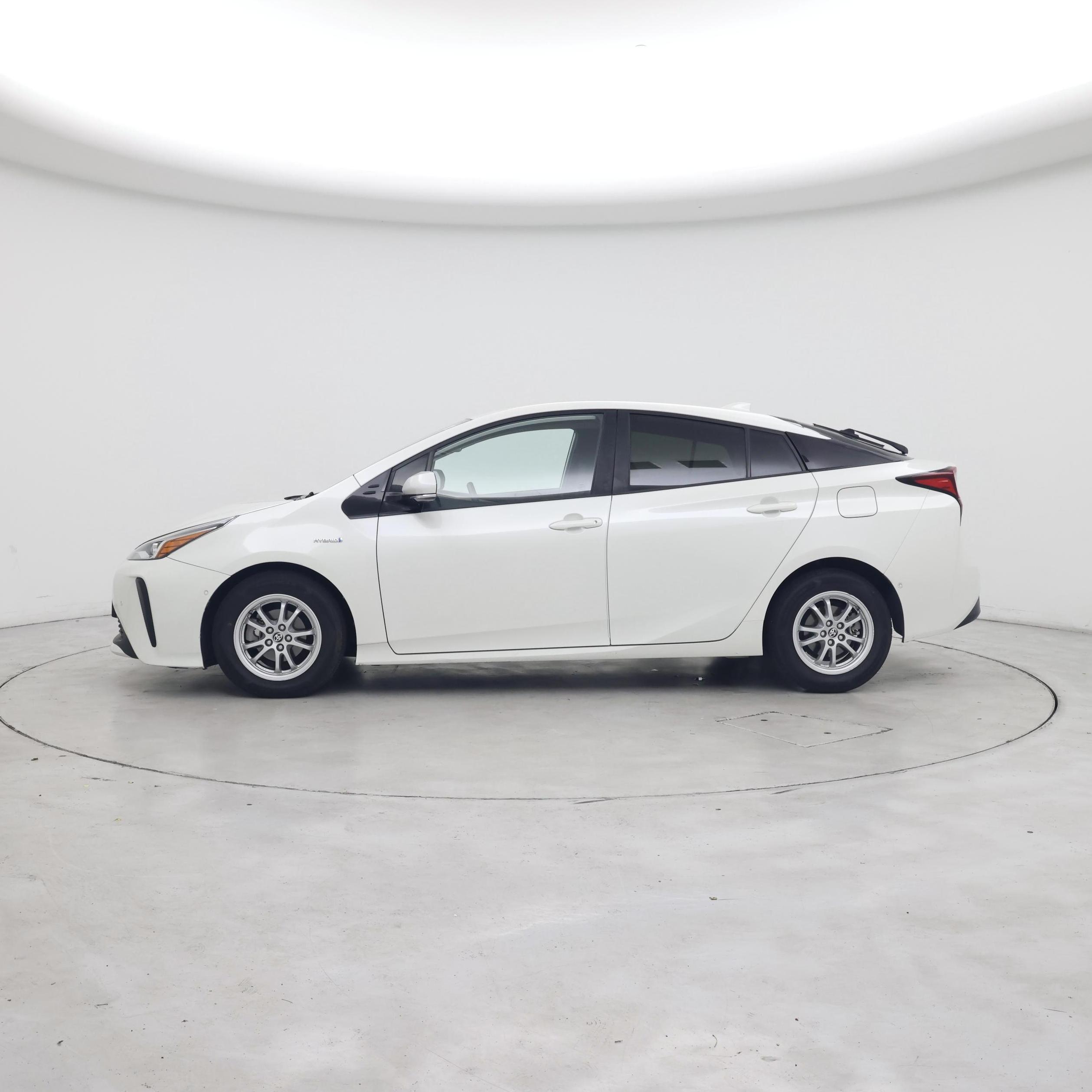 Thumbnail: 2020 Toyota Prius - 3