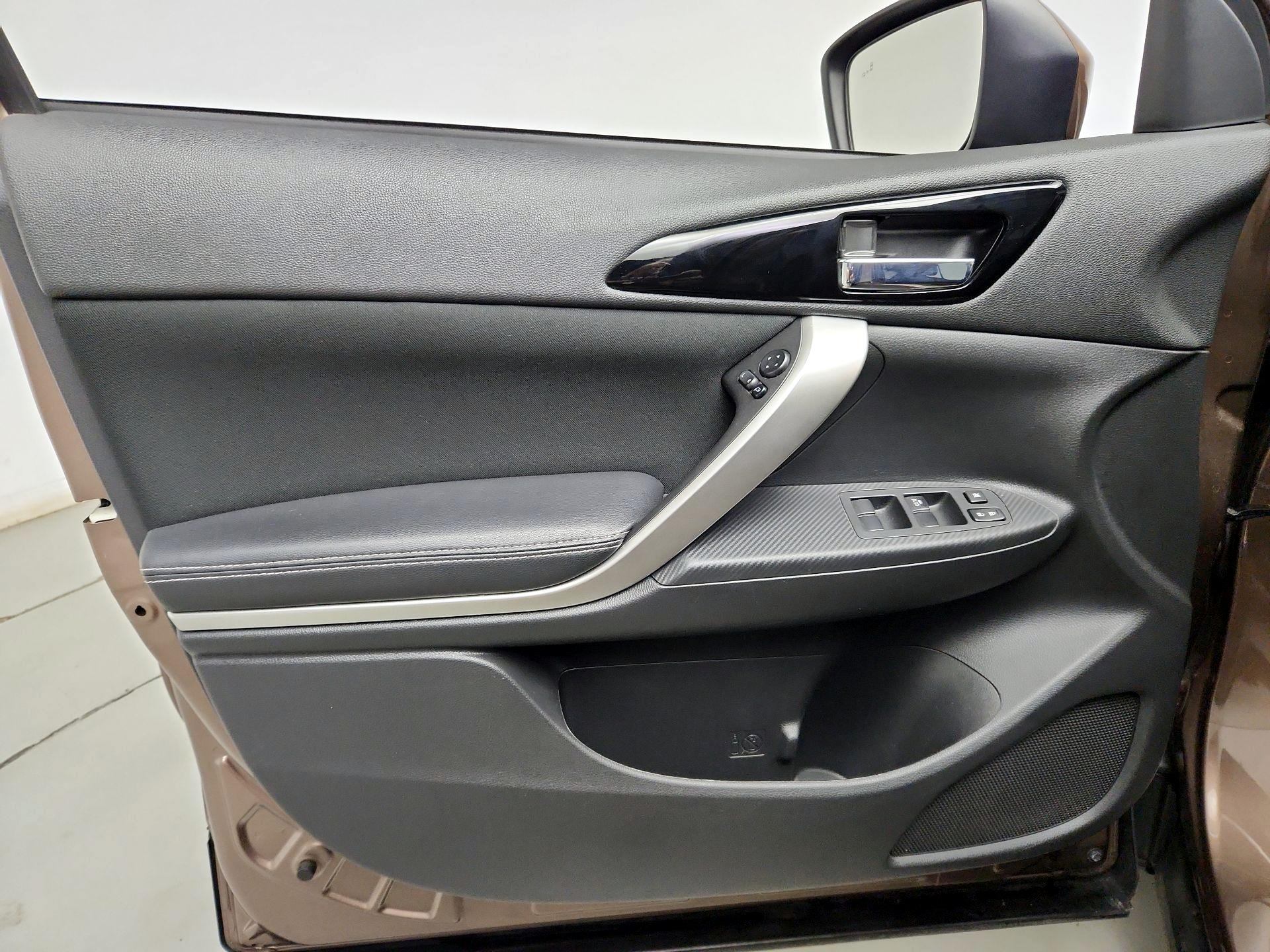 Thumbnail: 2020 Mitsubishi Eclipse Cross - 12