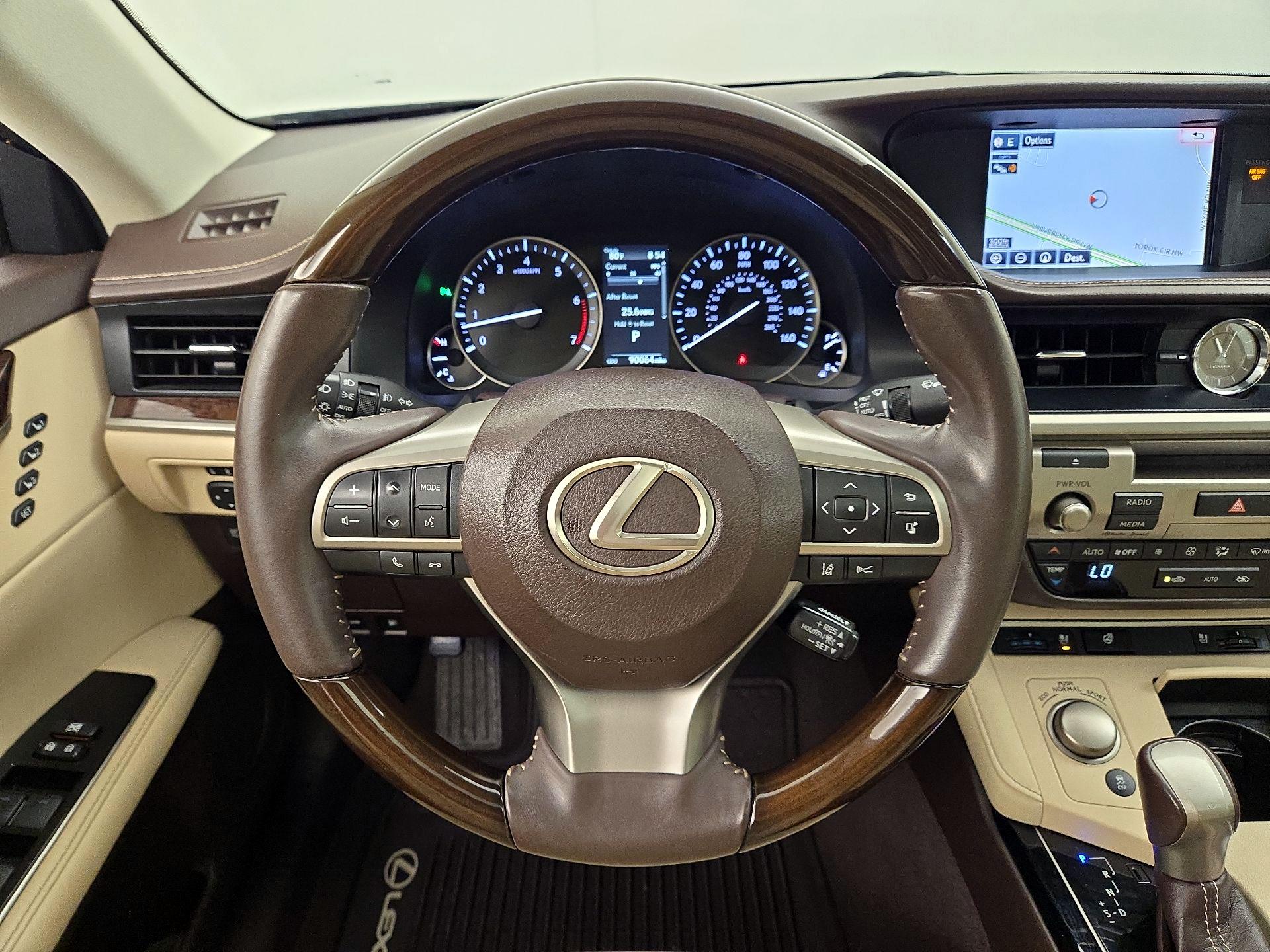 Thumbnail: 2016 Lexus ES - 10