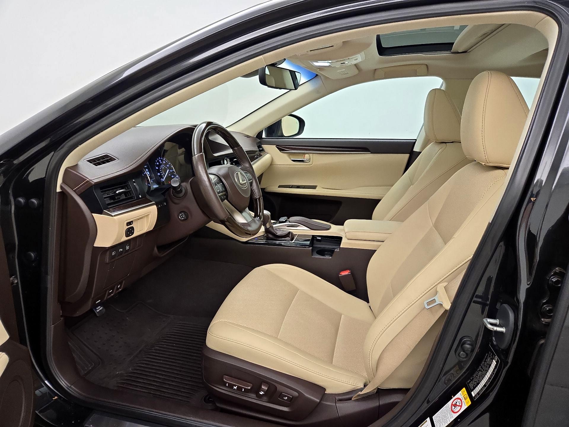 Thumbnail: 2016 Lexus ES - 11
