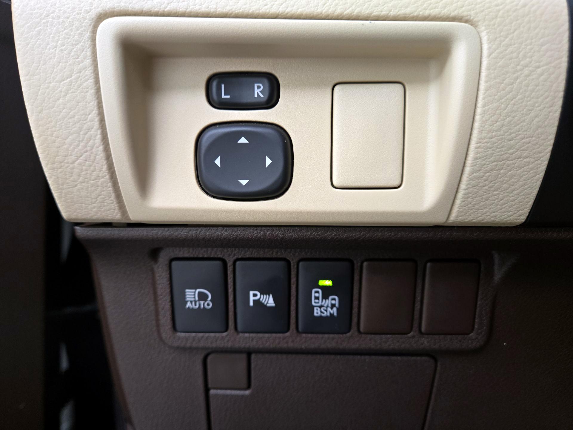 Thumbnail: 2016 Lexus ES - 13
