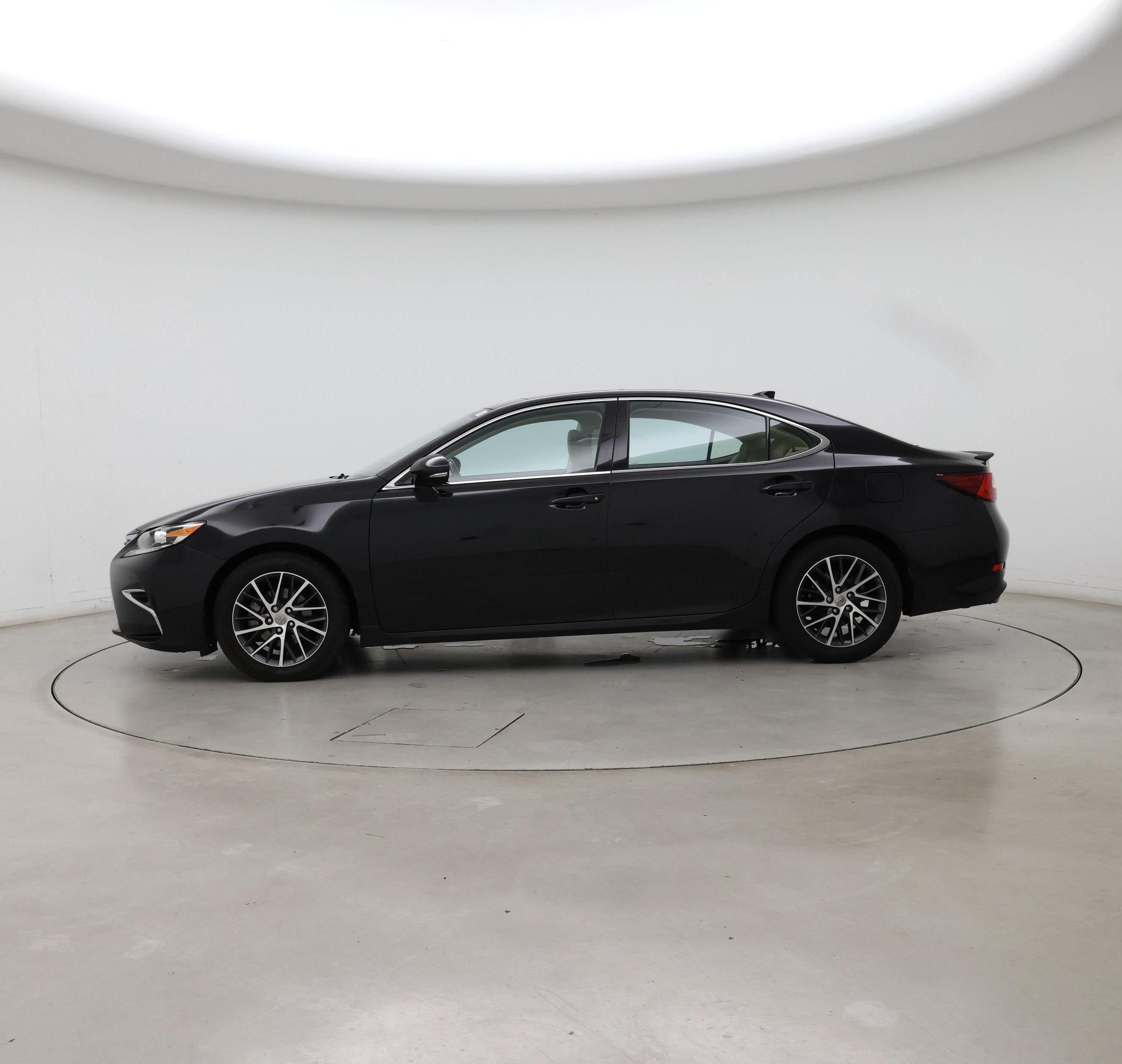 Thumbnail: 2016 Lexus ES - 3