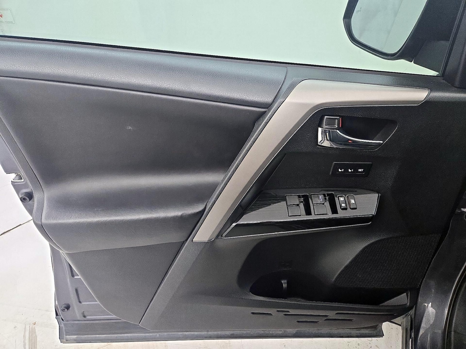 2018 Toyota RAV4 Limited - Photo 13
