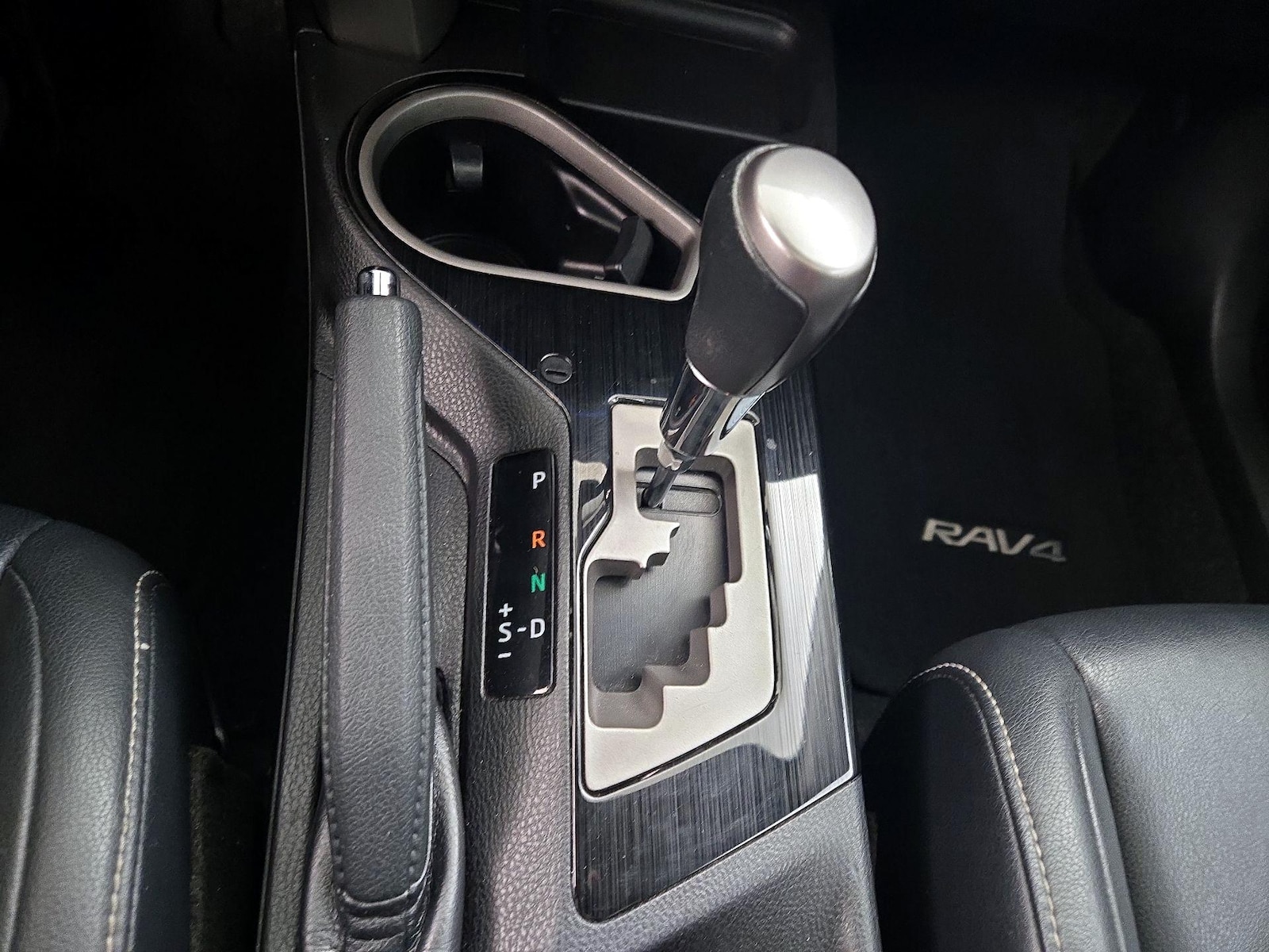 2018 Toyota RAV4 Limited - Photo 18