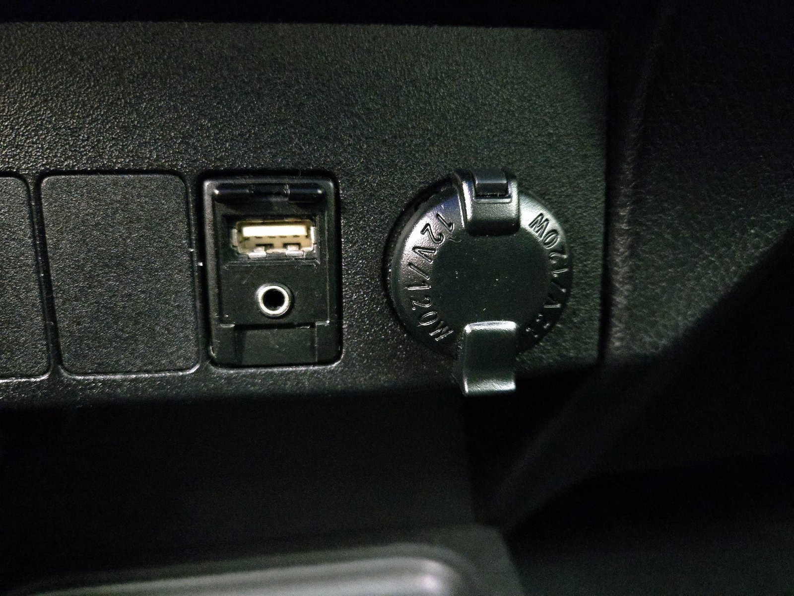 2018 Toyota RAV4 Limited - Photo 19