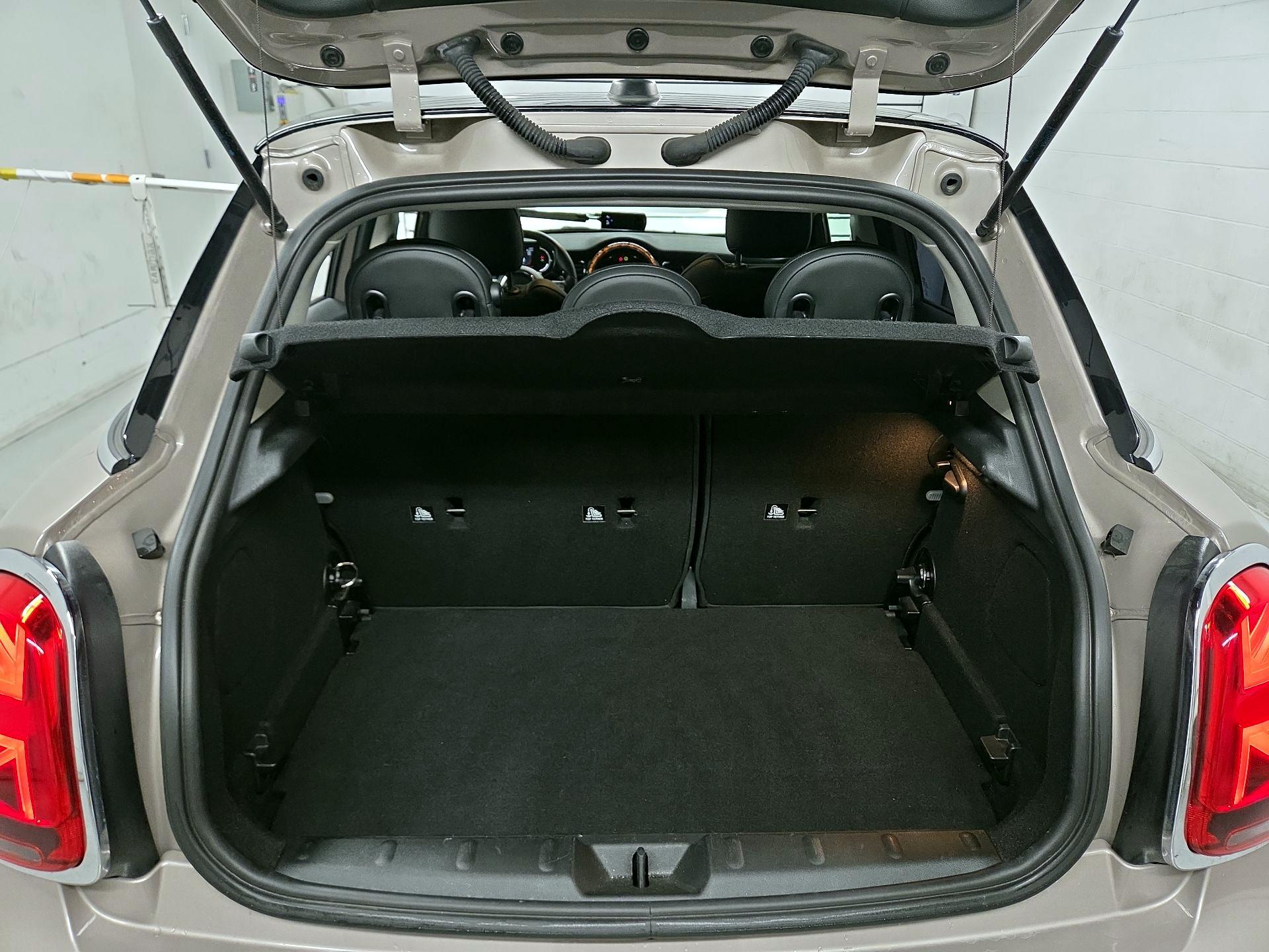 Thumbnail: 2022 MINI Cooper Hardtop - 18