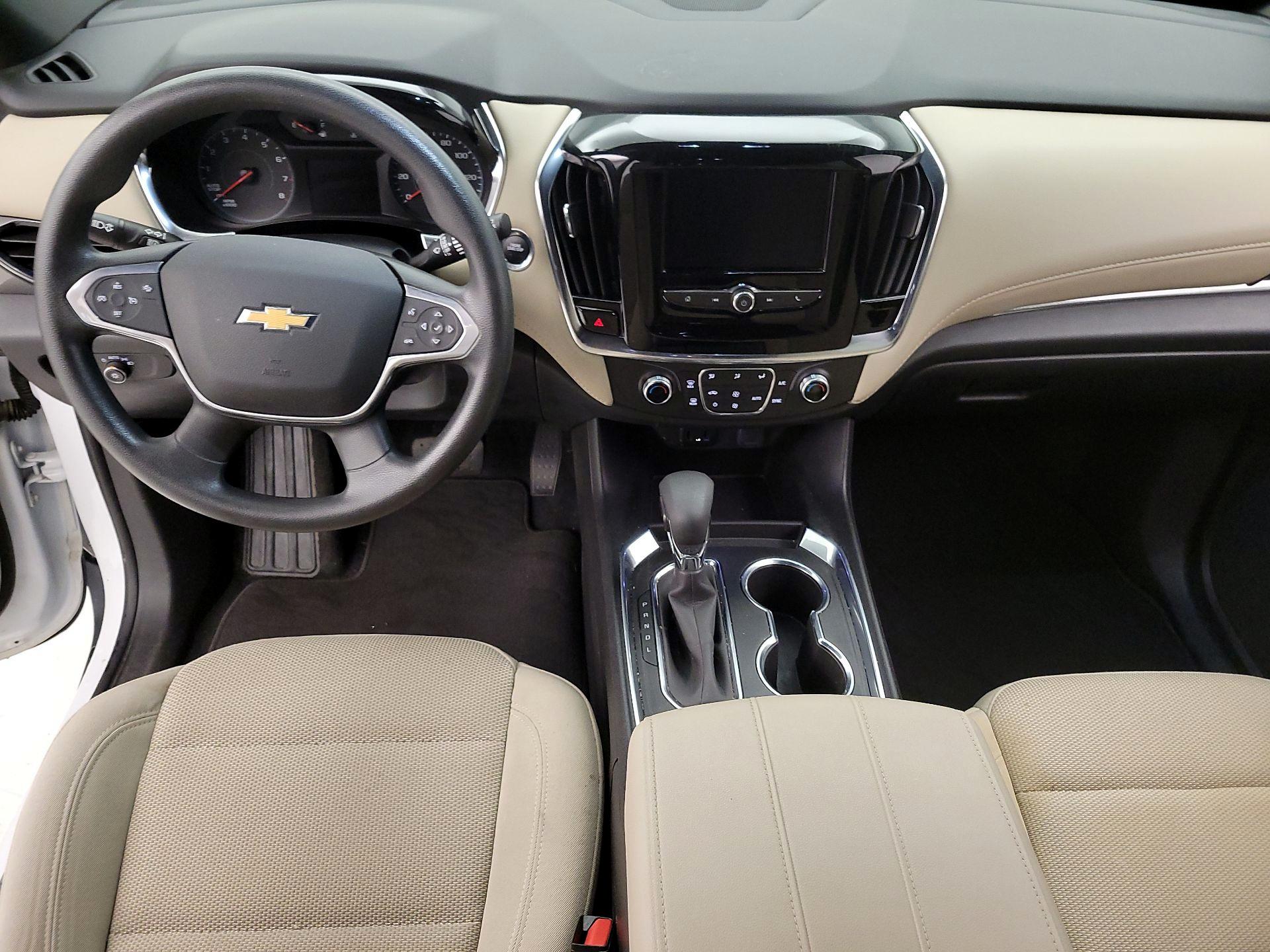 Thumbnail: 2022 Chevrolet Traverse - 9
