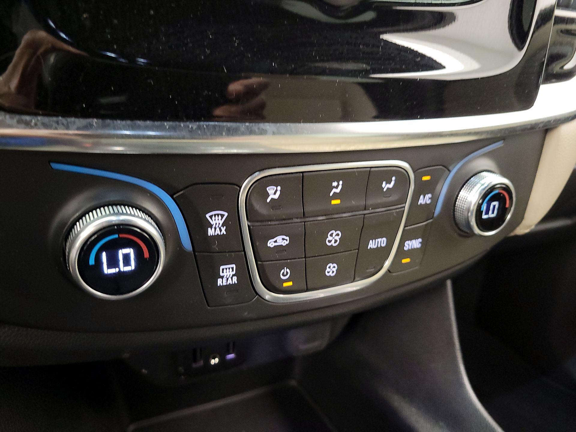Thumbnail: 2022 Chevrolet Traverse - 16
