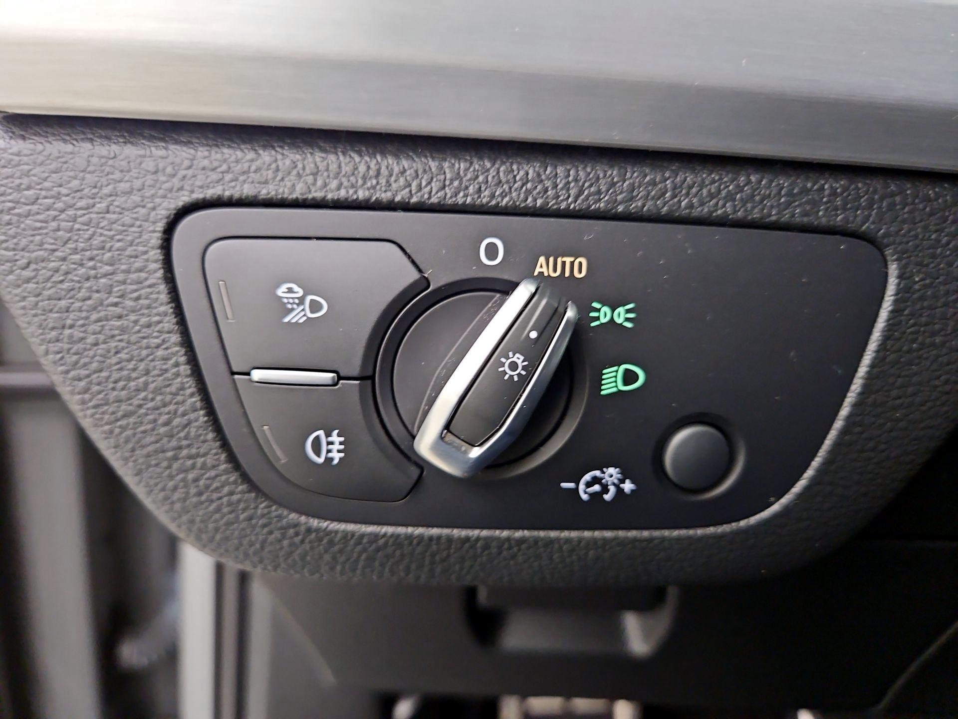 Thumbnail: 2019 Audi SQ5 - 14