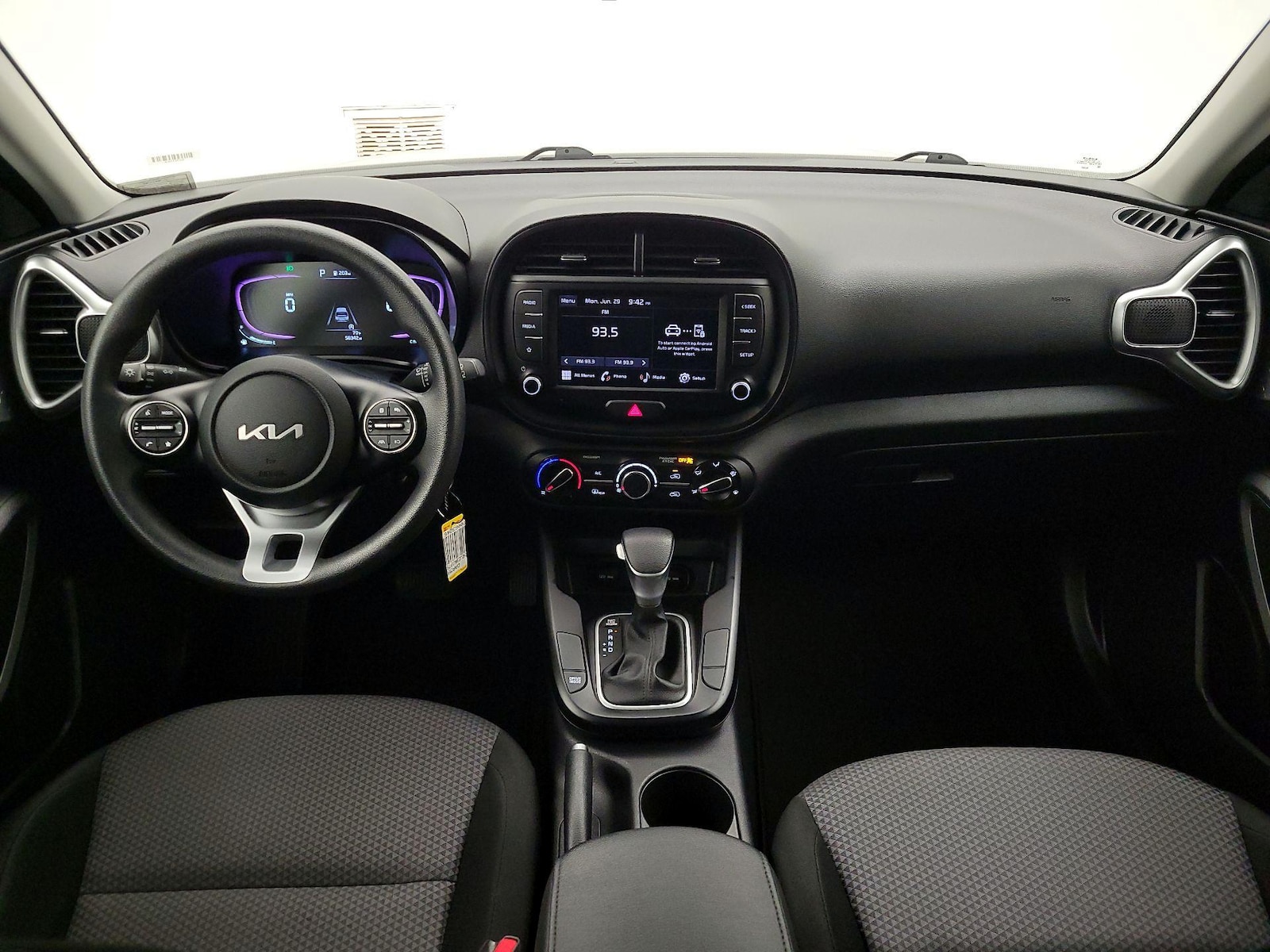 2023 Kia Soul LX - Photo 10