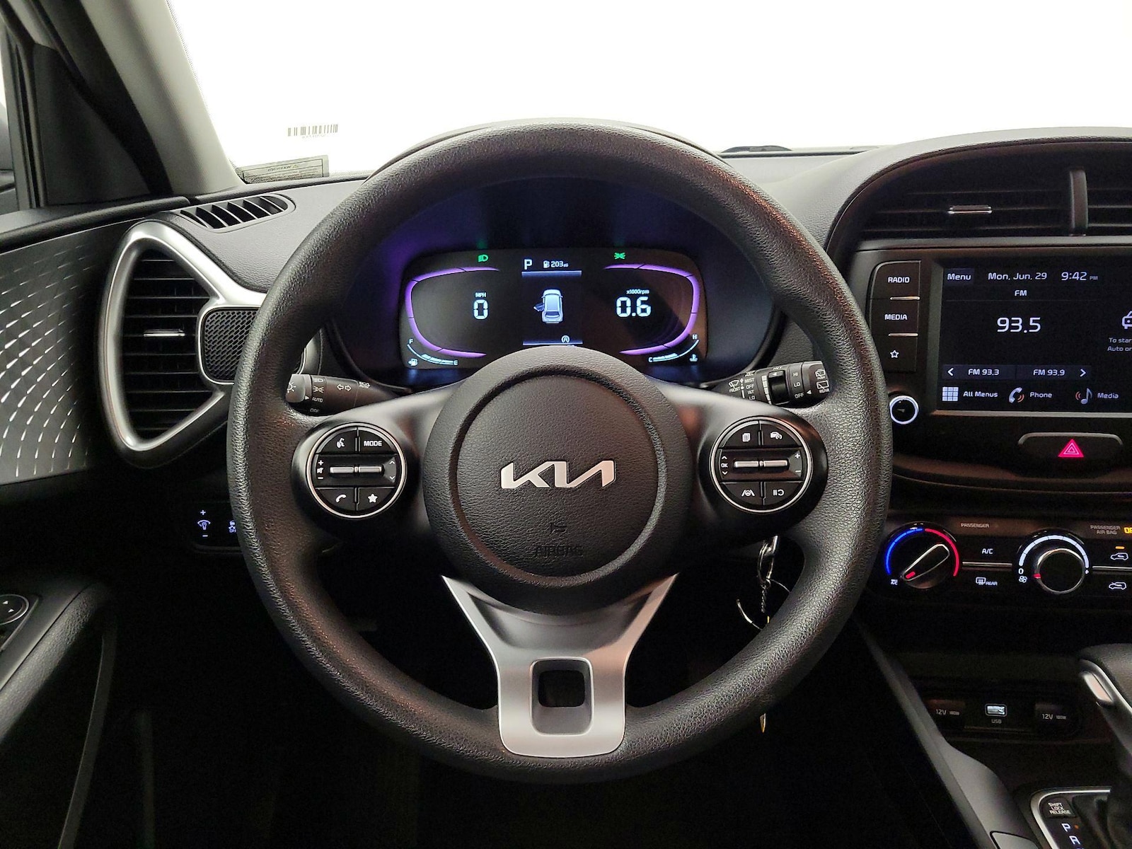 2023 Kia Soul LX - Photo 11