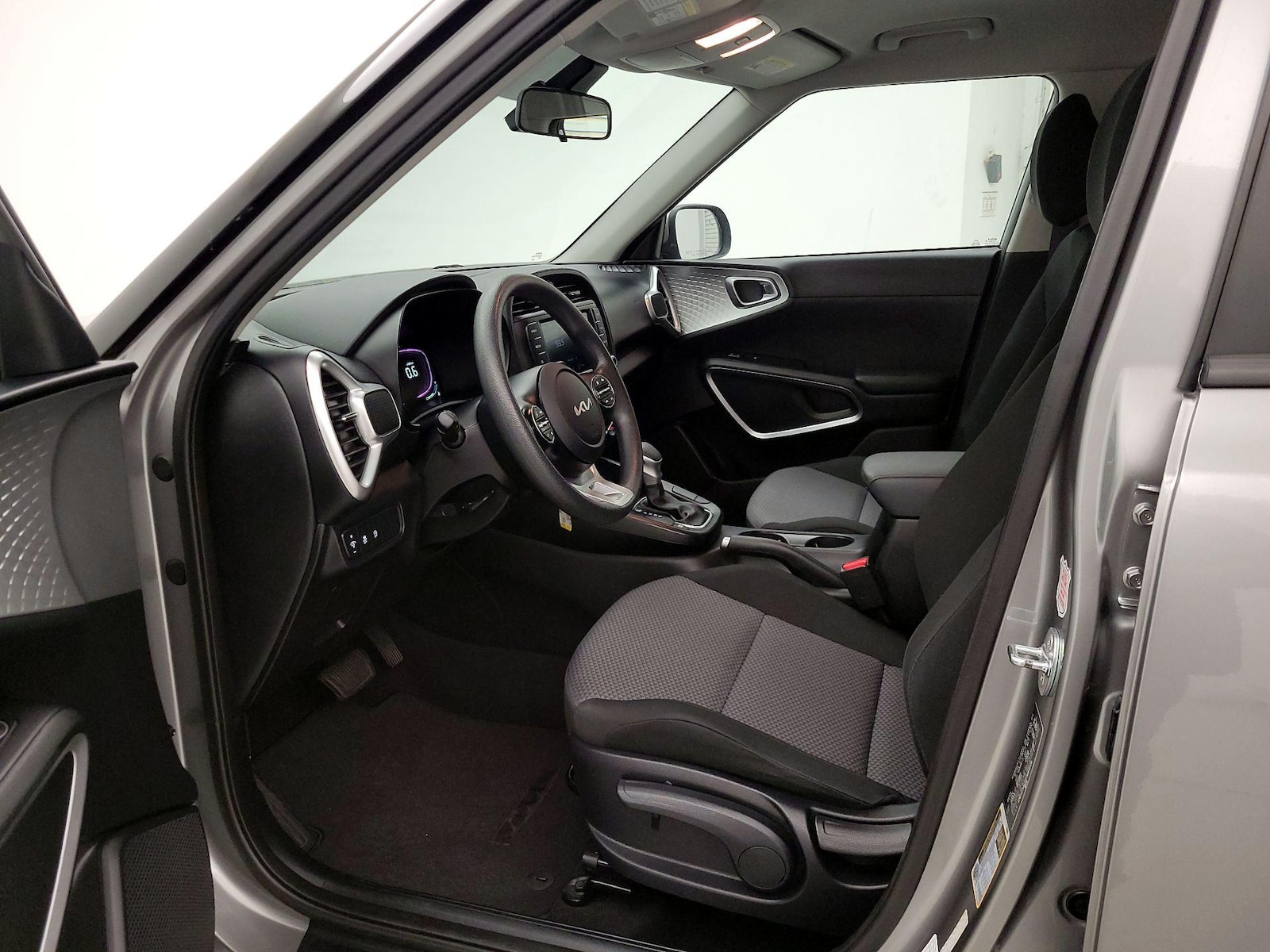 2023 Kia Soul LX - Photo 12