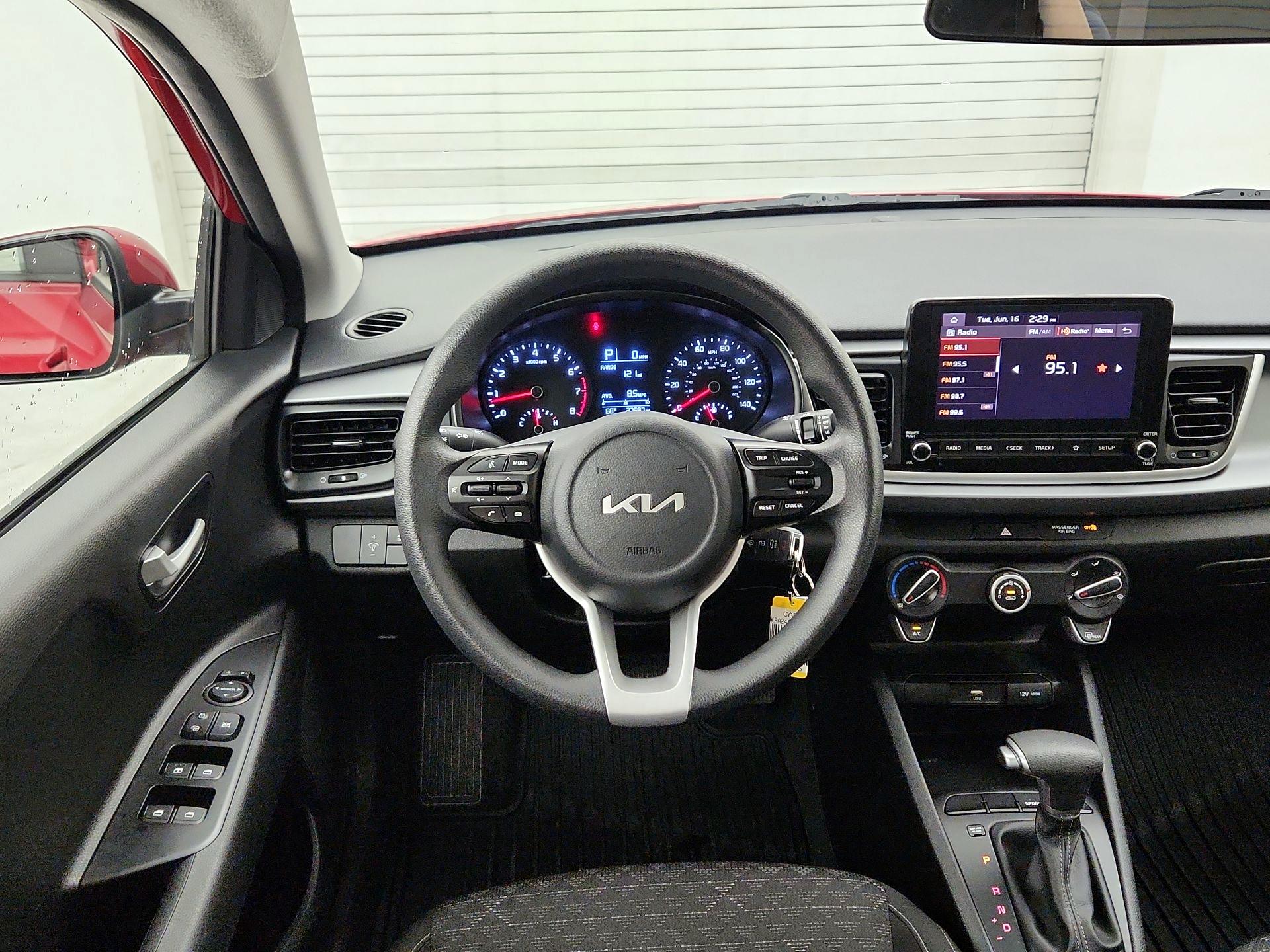 Thumbnail: 2022 Kia Rio - 10