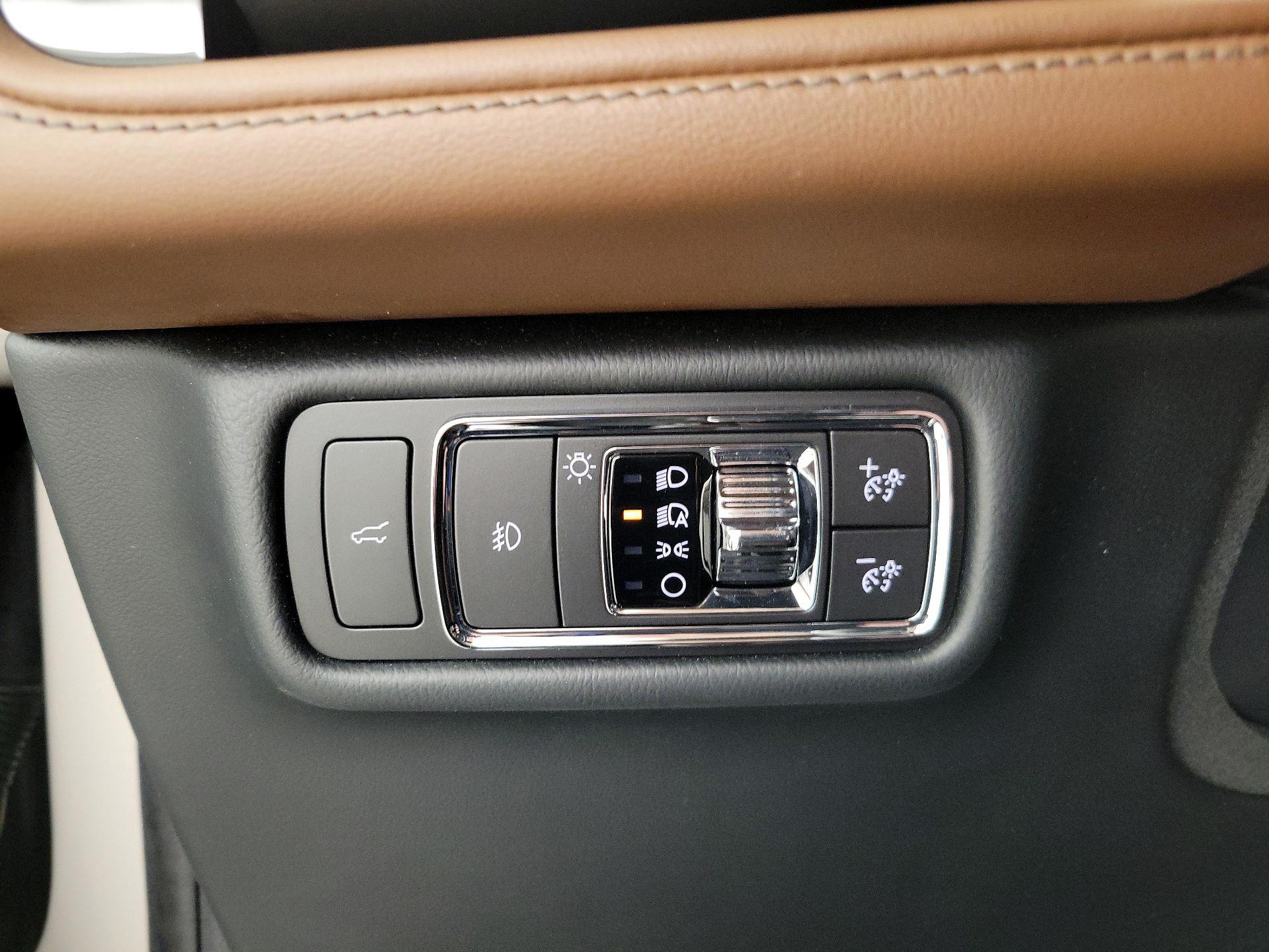 Thumbnail: 2022 Lincoln Aviator - 13