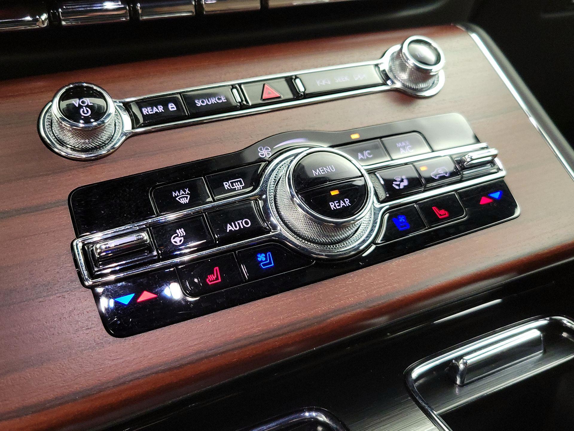 Thumbnail: 2022 Lincoln Aviator - 17
