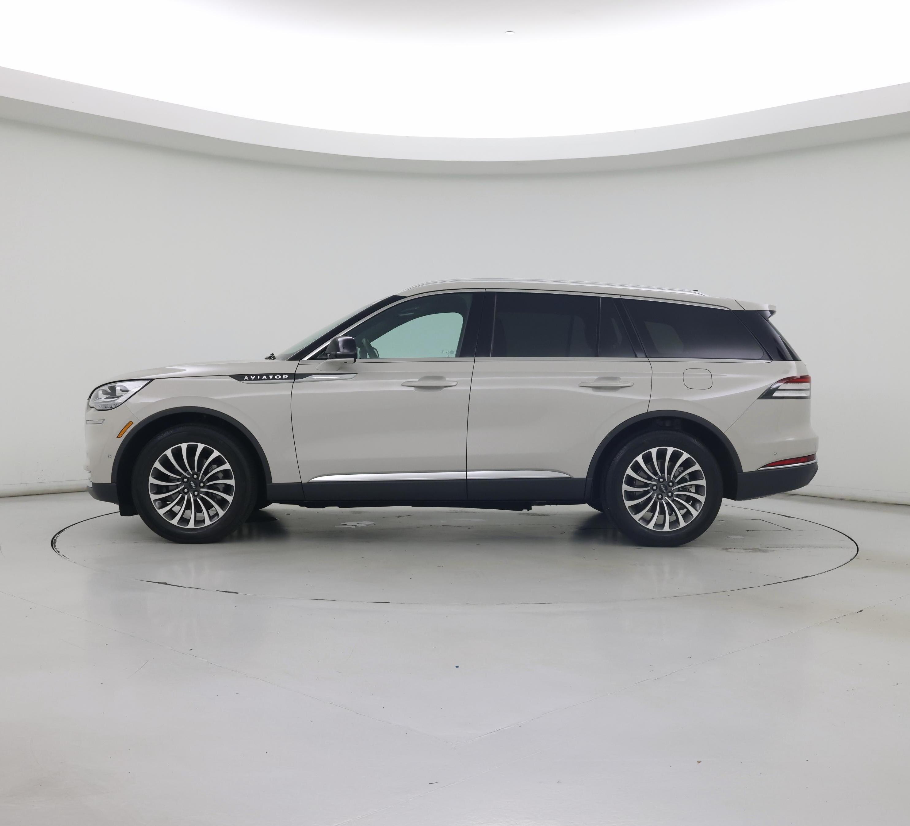 Thumbnail: 2022 Lincoln Aviator - 3