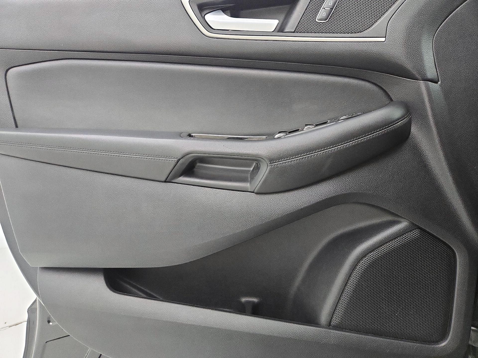 Thumbnail: 2015 Ford Edge - 12