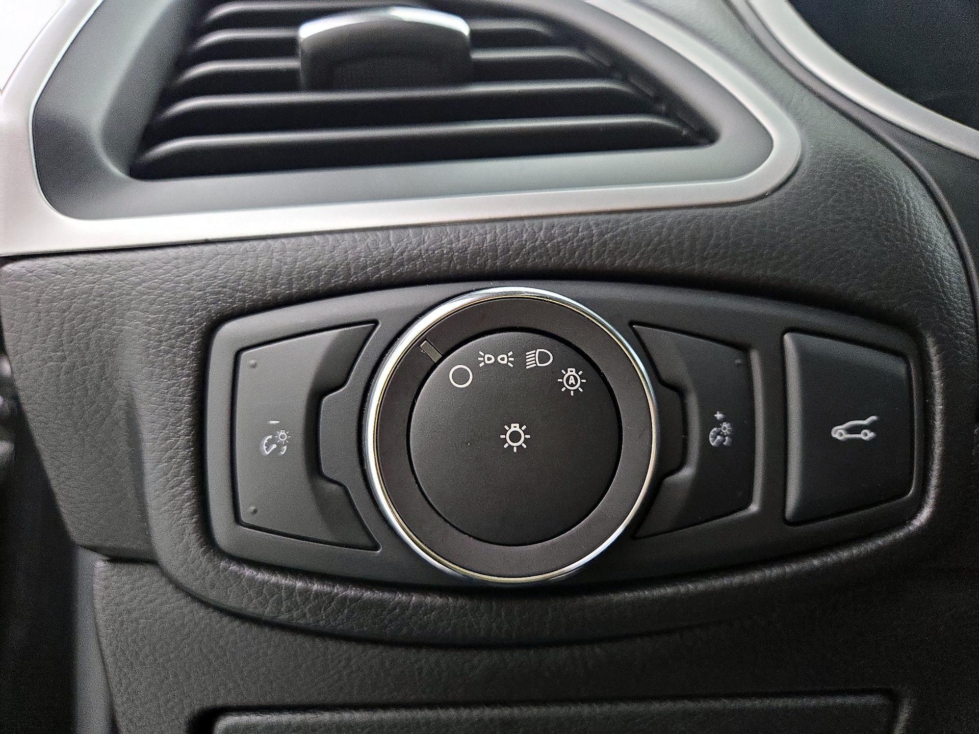 Thumbnail: 2015 Ford Edge - 13