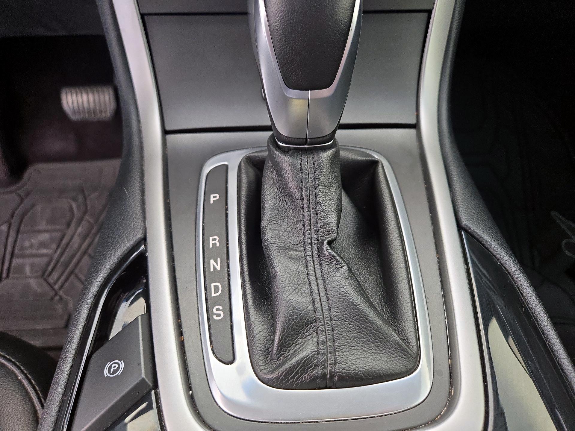 Thumbnail: 2015 Ford Edge - 17