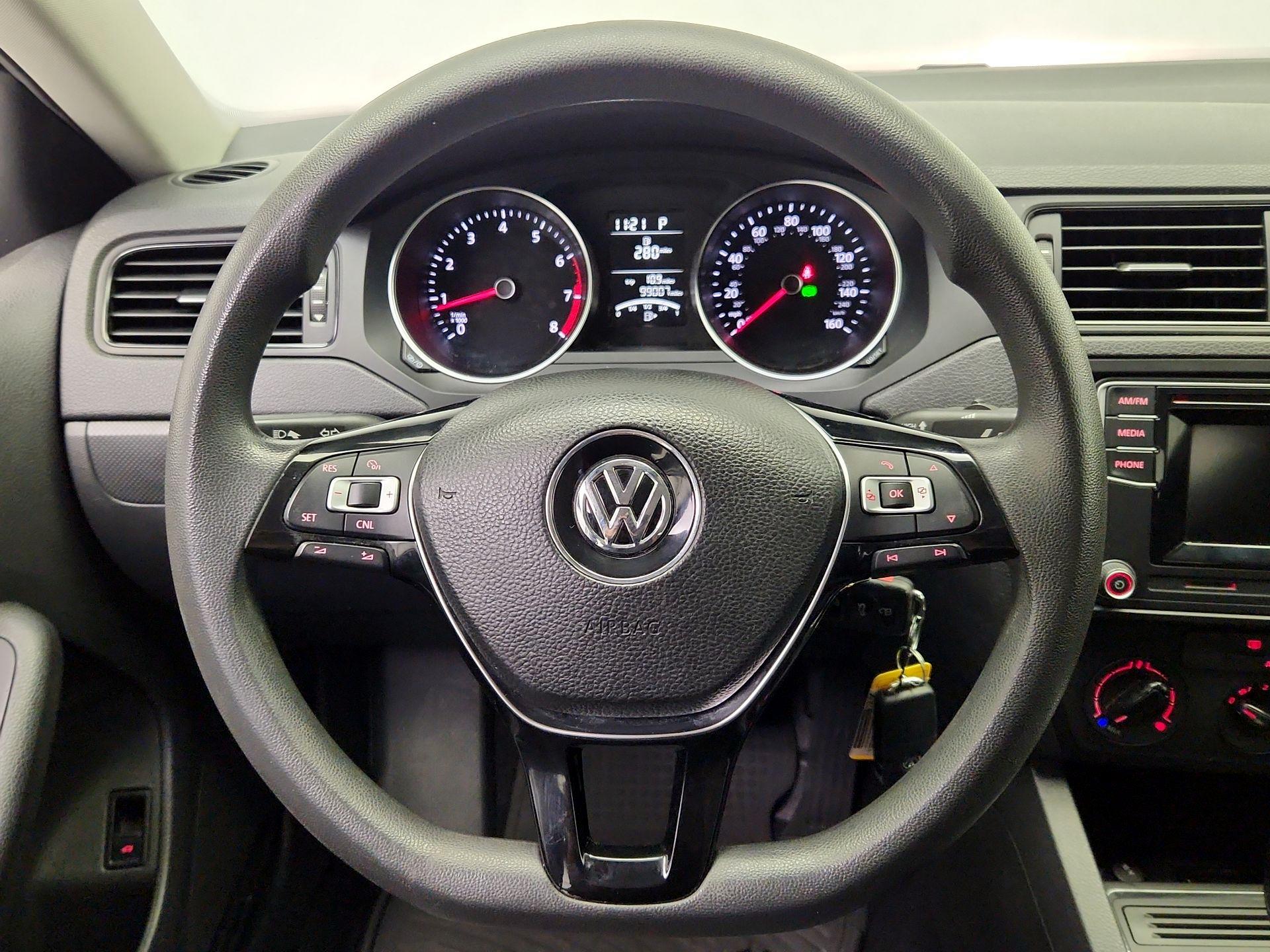 Thumbnail: 2016 Volkswagen Jetta - 10