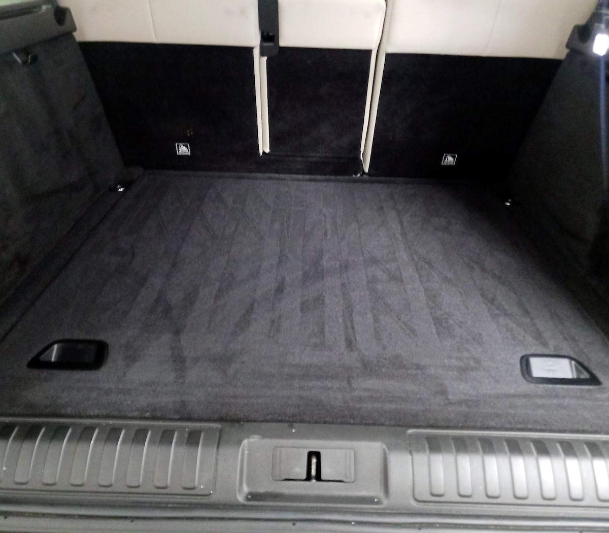 Trunk/Cargo (Seats Up)