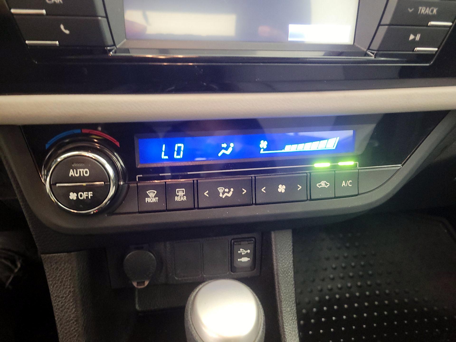 Thumbnail: 2014 Toyota Corolla - 16