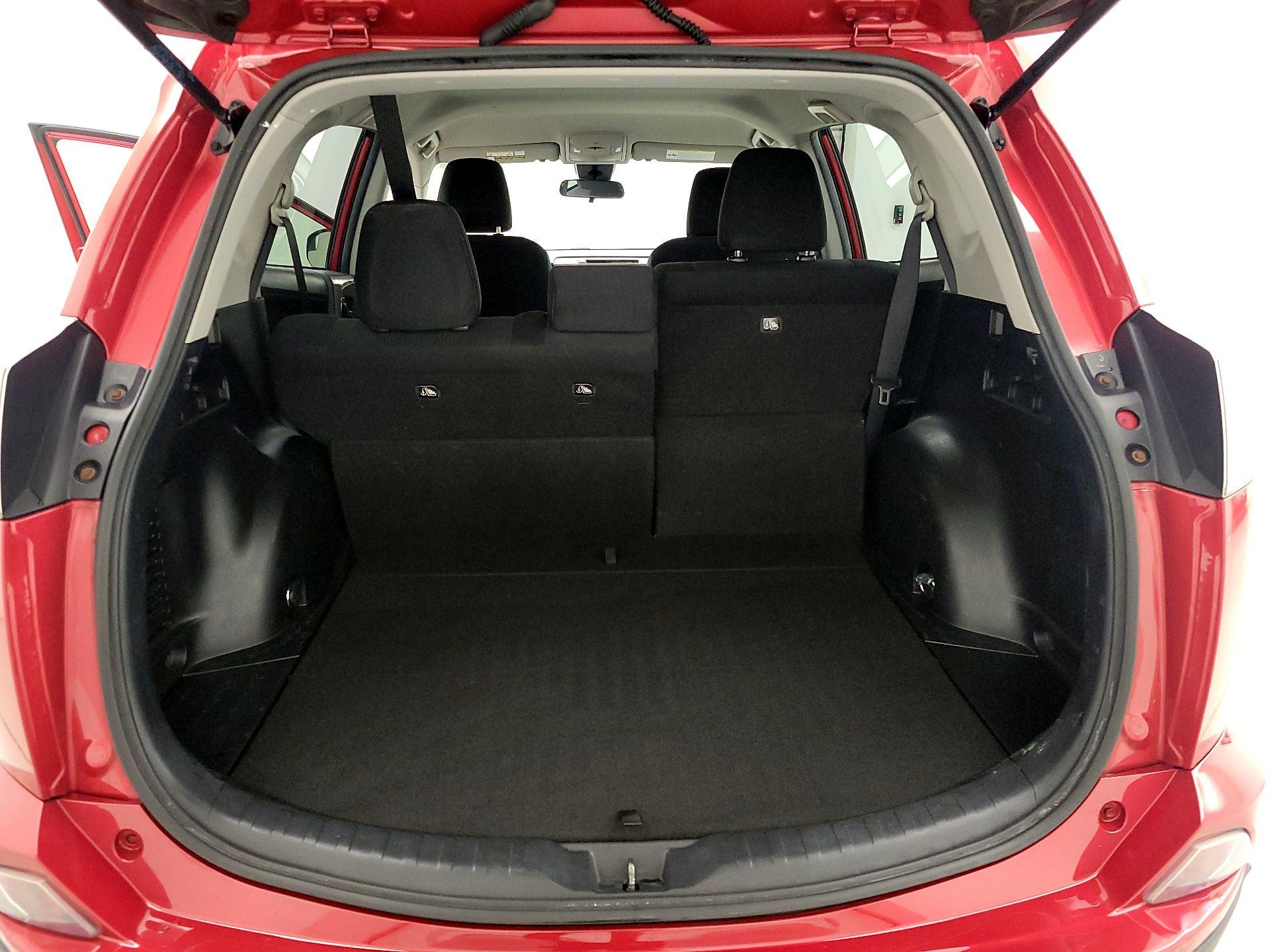 Thumbnail: 2017 Toyota RAV4 - 20